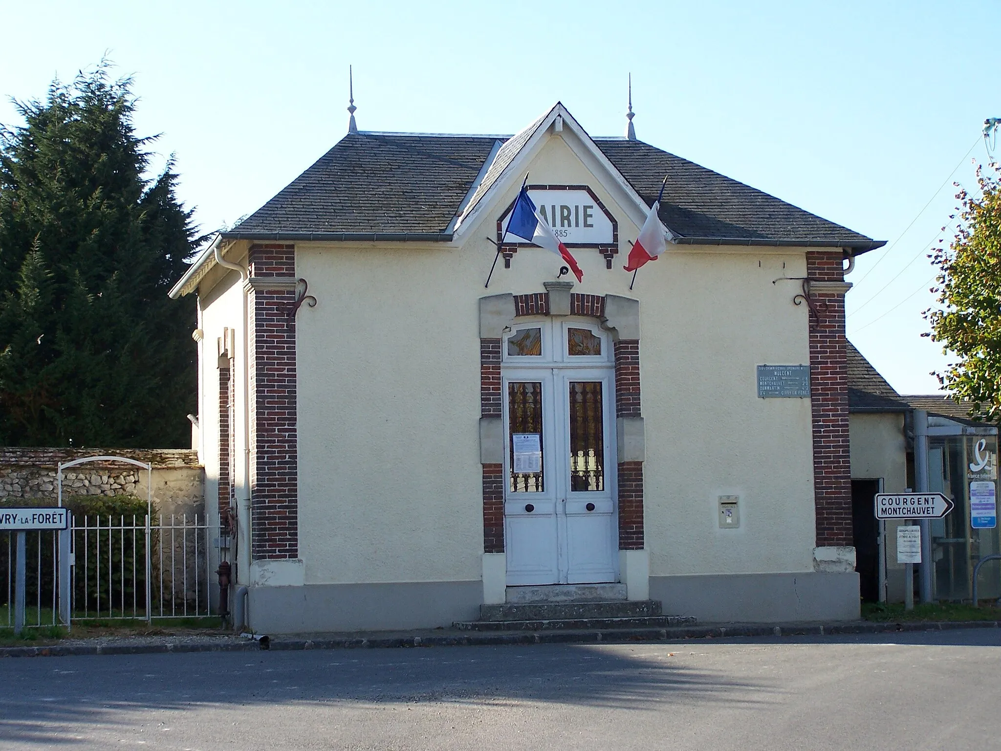 Photo showing: Town hall of Mulcent (Yvelines, France)