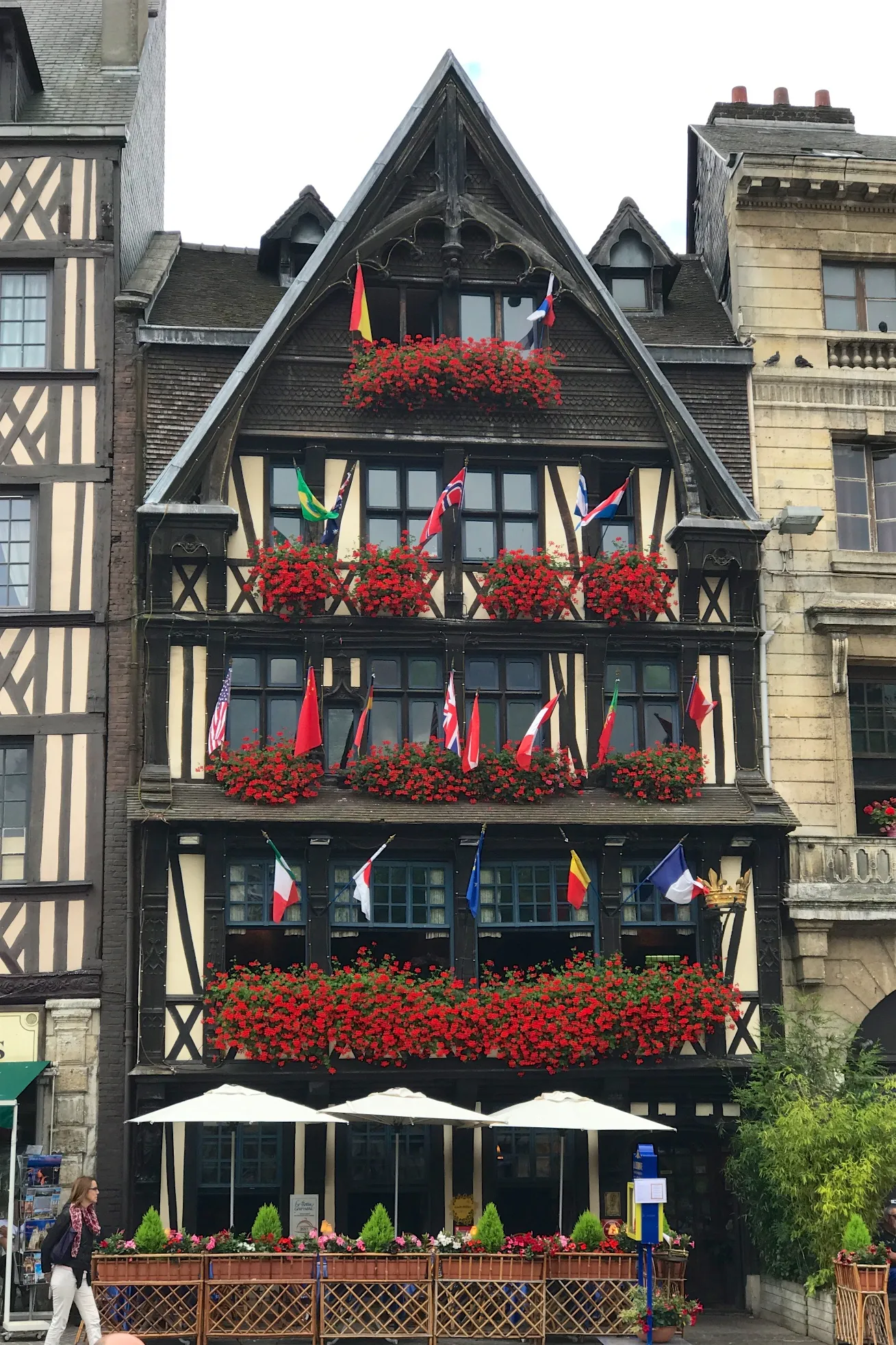 Photo showing: La Couronne, at 31 Place du Vieux-Marche, Rouen.