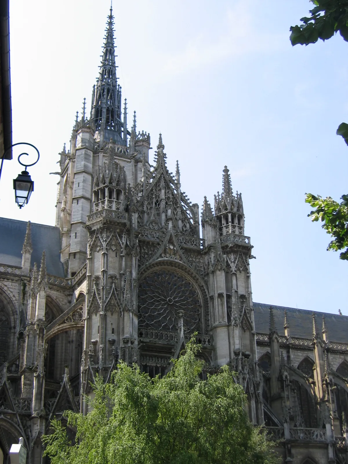 Photo showing: Cathédrale d'Evreux, Eure, Haute-Normandie : bras et rose du transept nord