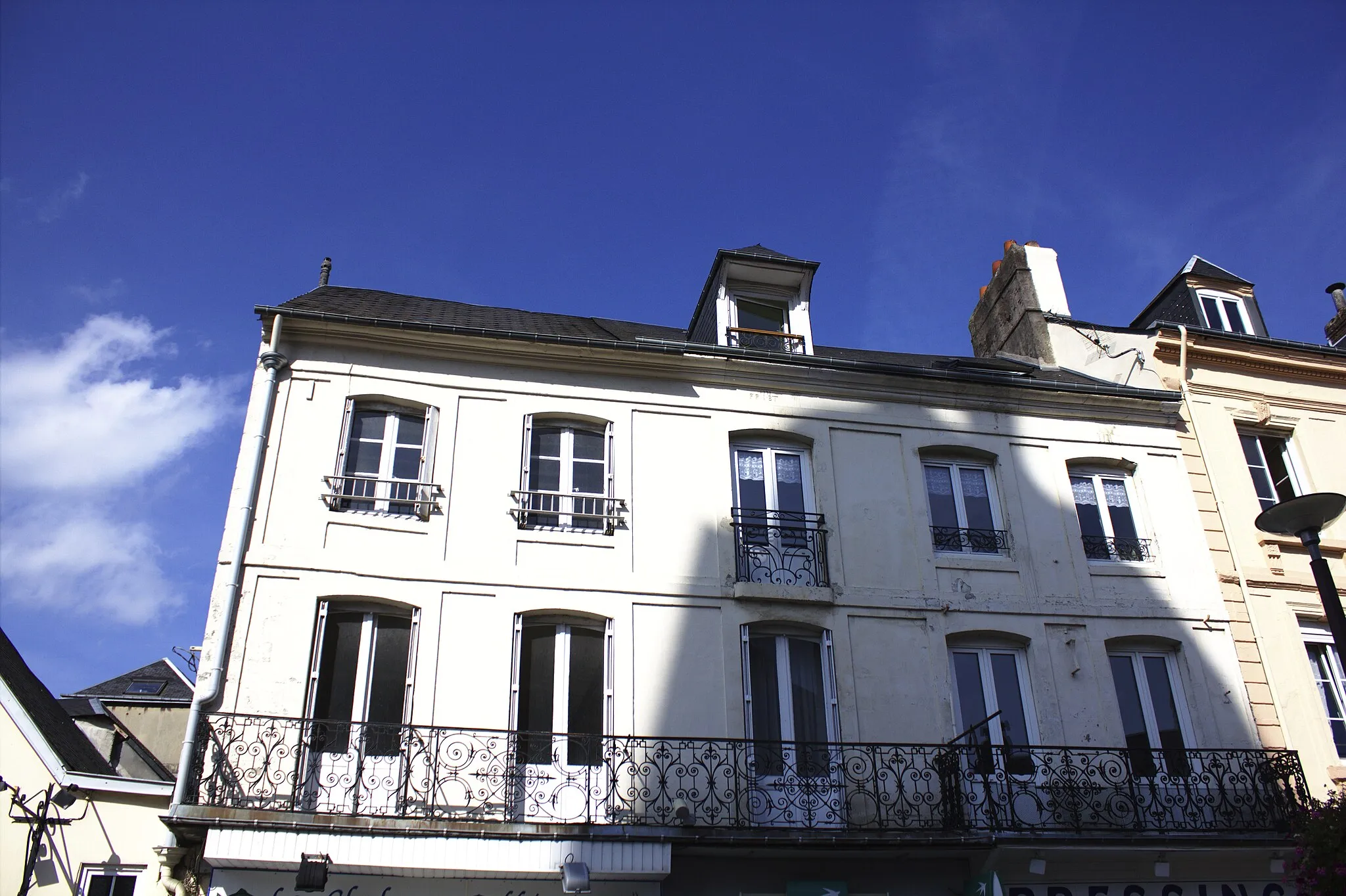 Photo showing: This building is inscrit au titre des monuments historiques de la France. It is indexed in the base Mérimée, a database of architectural heritage maintained by the French Ministry of Culture, under the reference PA00100568 .