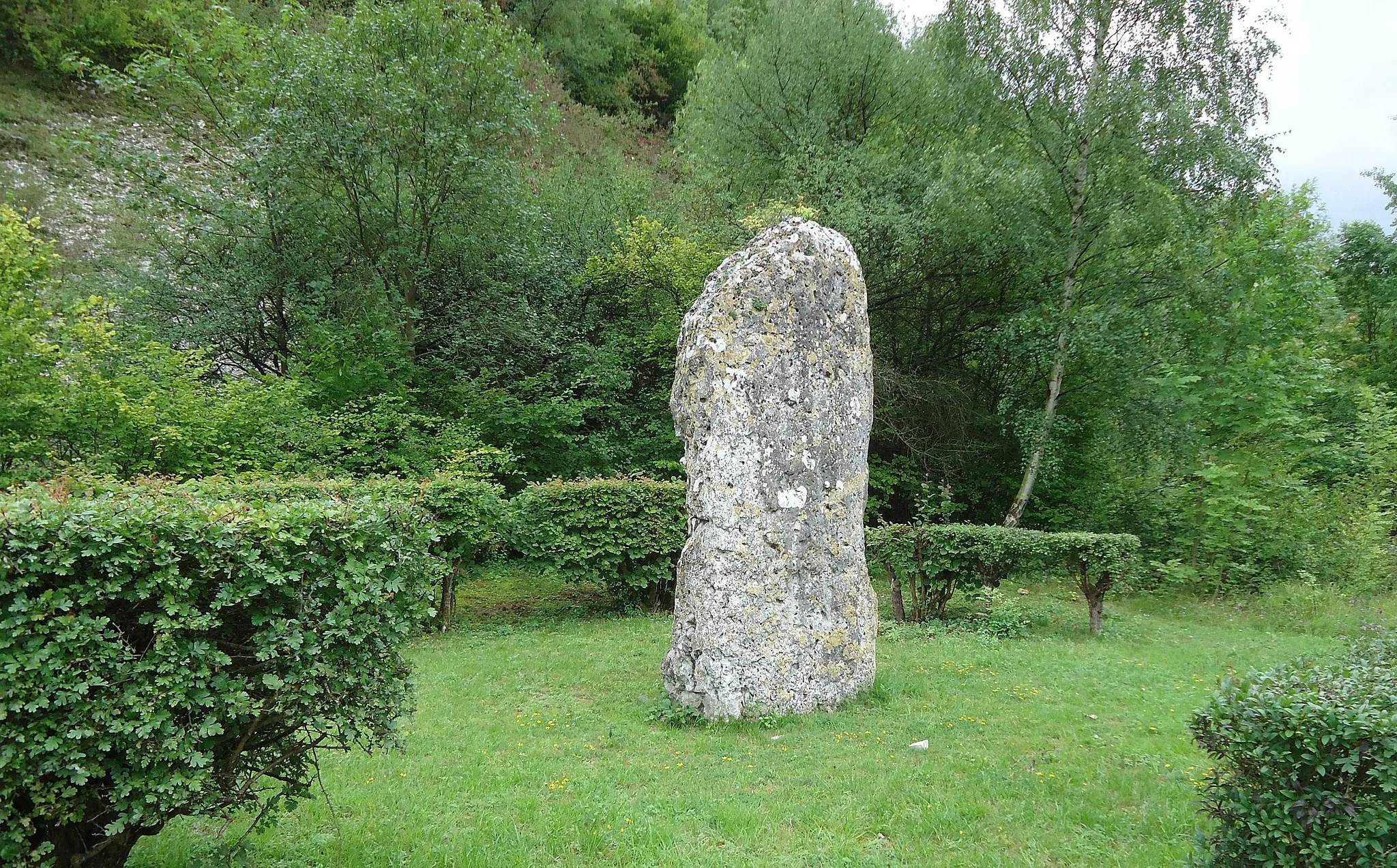 Photo showing: Val de Reuil - Menhir de la Basse Crémonville