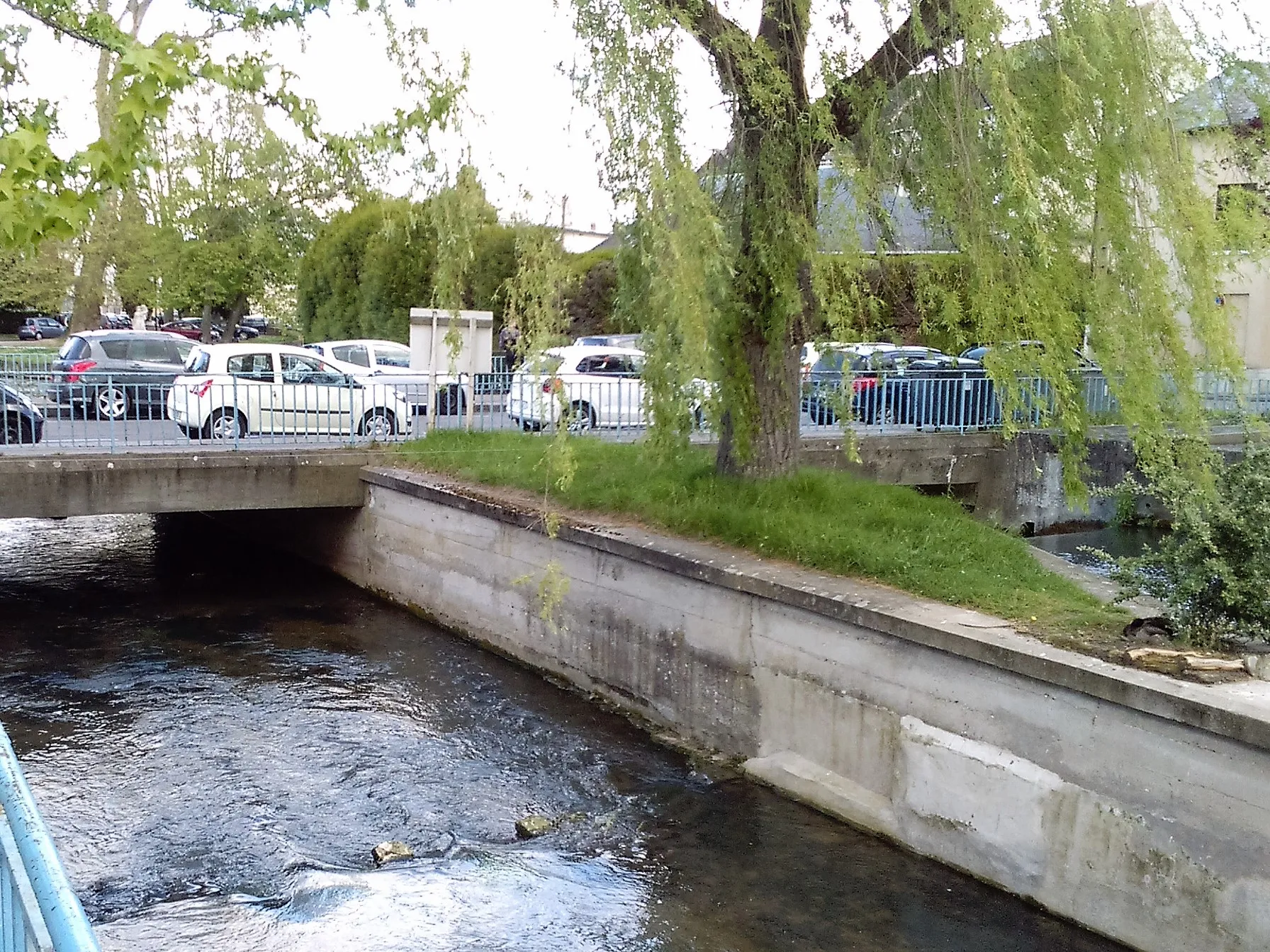 Photo showing: Pont sur la rivière Eure à Louviers (27) - avril 2017