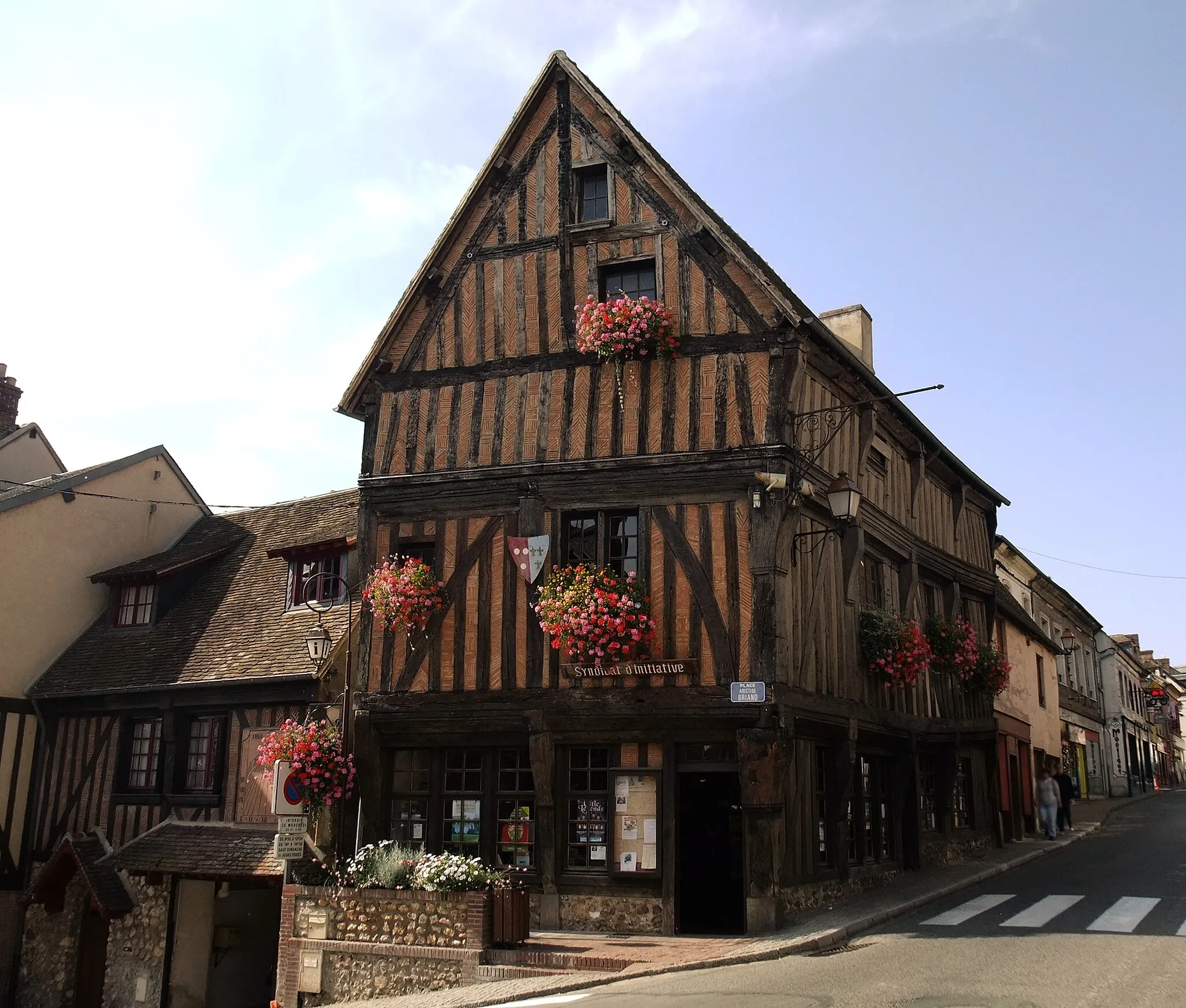 Photo showing: This building is inscrit au titre des monuments historiques de la France. It is indexed in the base Mérimée, a database of architectural heritage maintained by the French Ministry of Culture, under the reference PA00099503 .