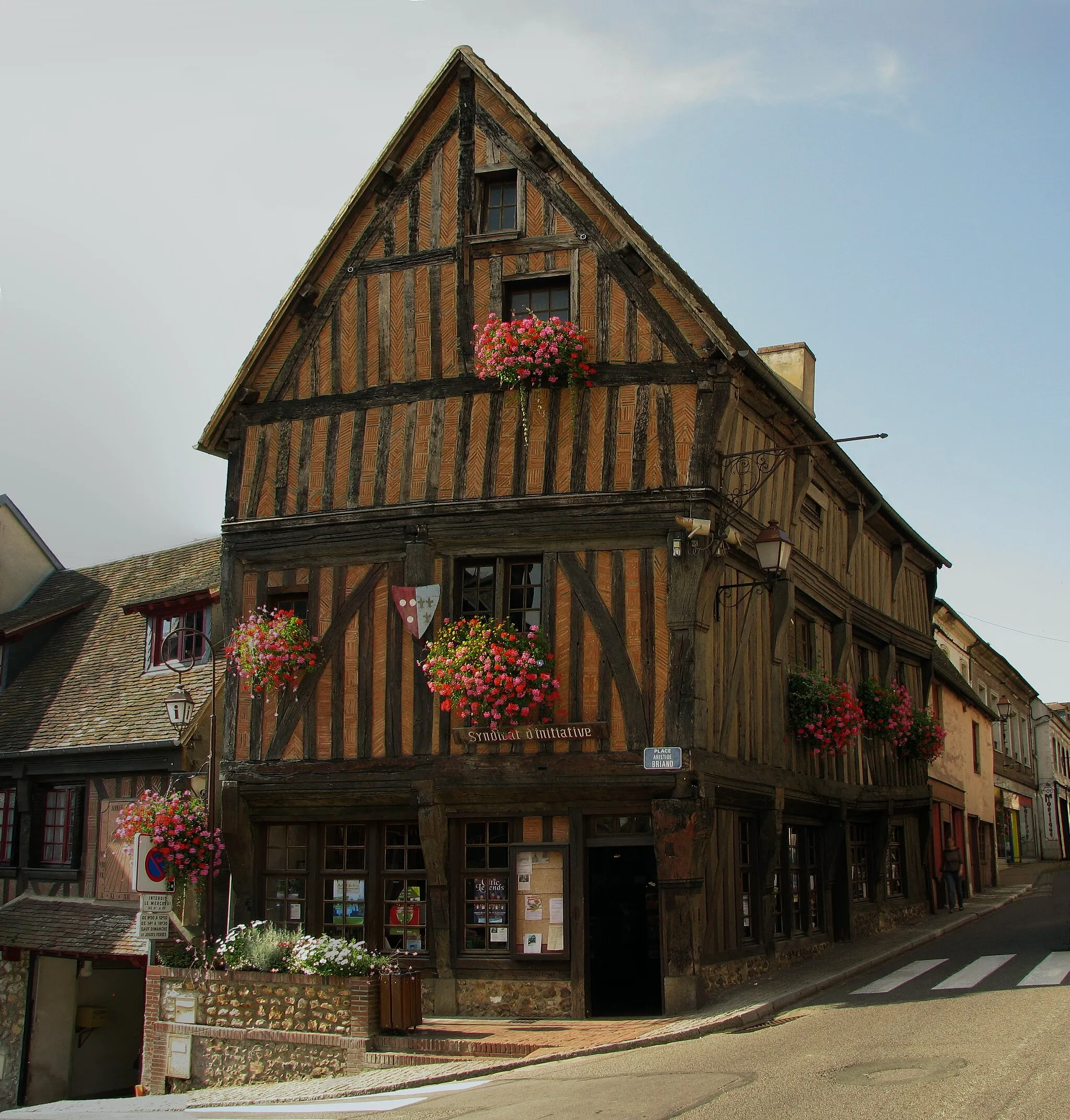 Photo showing: This building is inscrit au titre des monuments historiques de la France. It is indexed in the base Mérimée, a database of architectural heritage maintained by the French Ministry of Culture, under the reference PA00099503 .