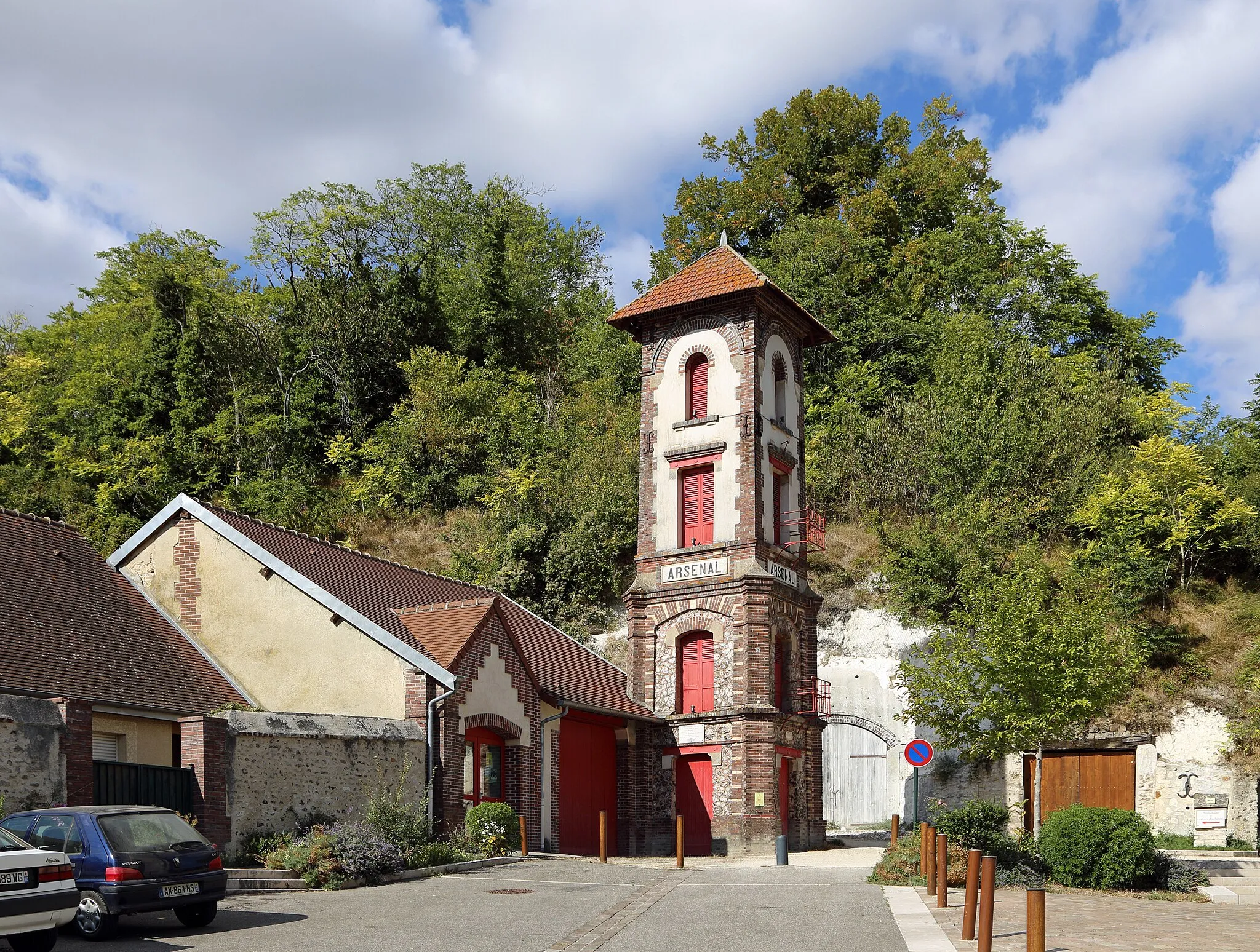 Photo showing: Ivry-la-Bataille (Eure department, France): the old fire station