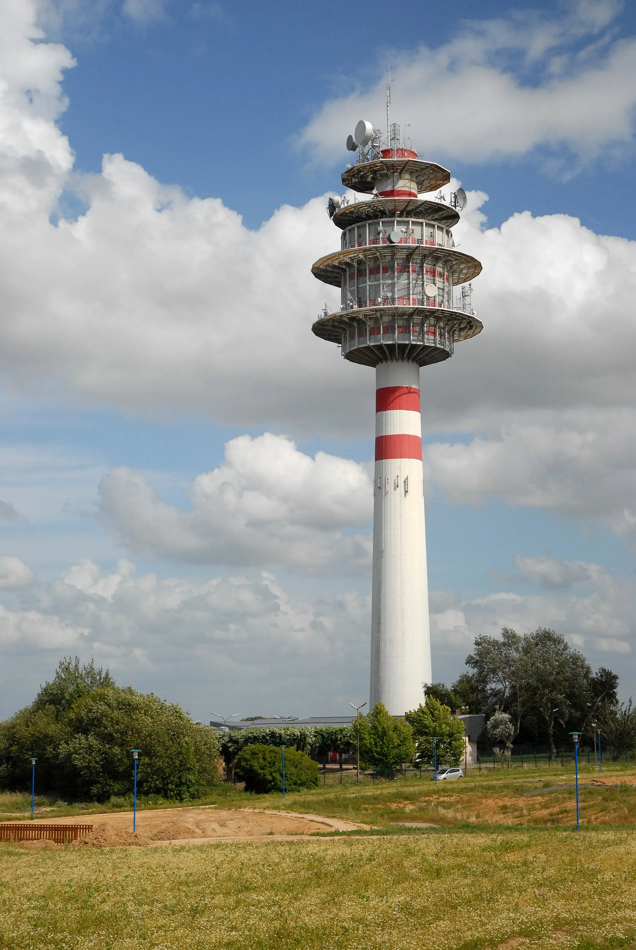 Photo showing: Radio tower of Le Mesnil-Esnard