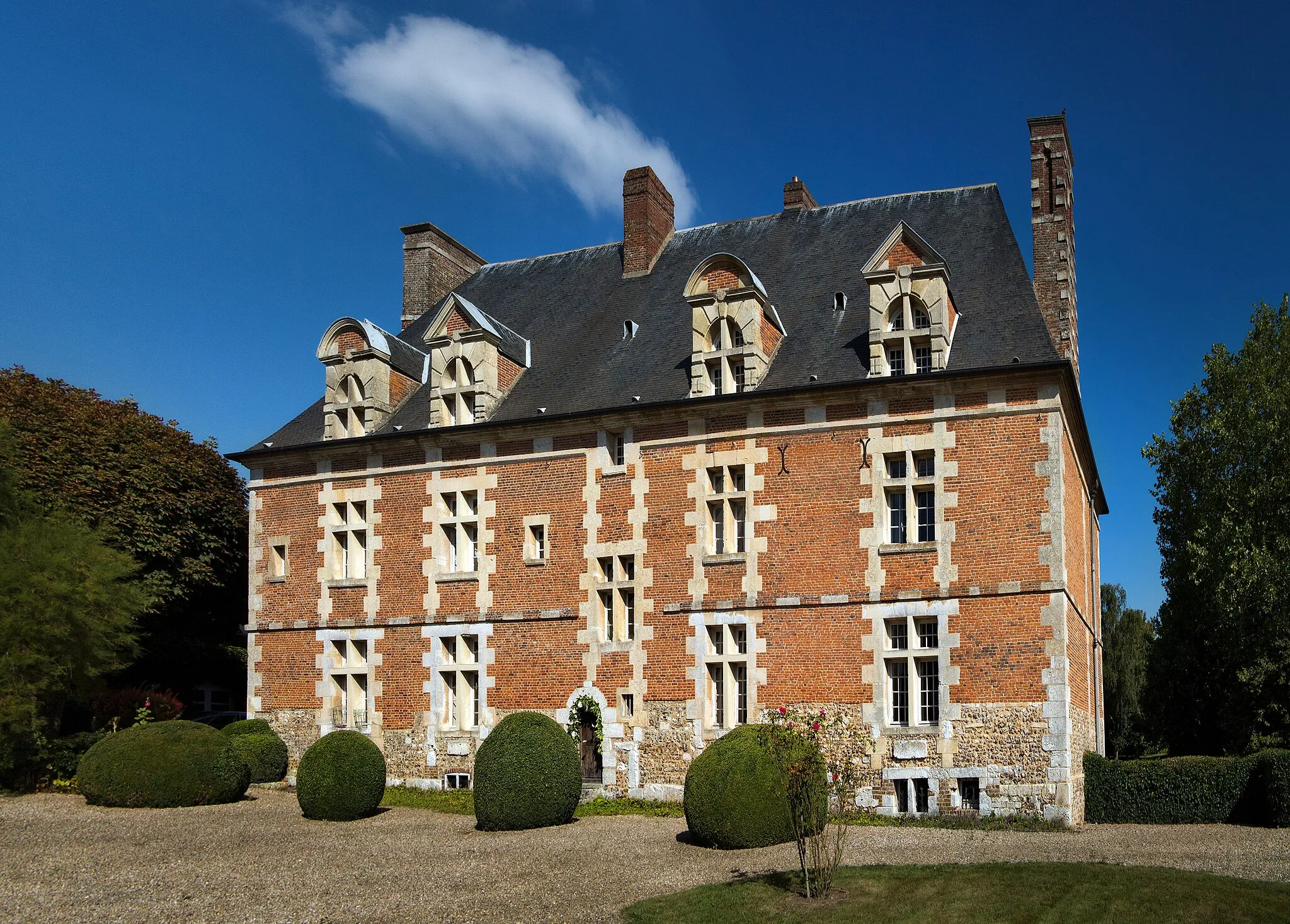 Photo showing: This building is inscrit au titre des monuments historiques de la France. It is indexed in the base Mérimée, a database of architectural heritage maintained by the French Ministry of Culture, under the references PA27000017 and PA27000022 .