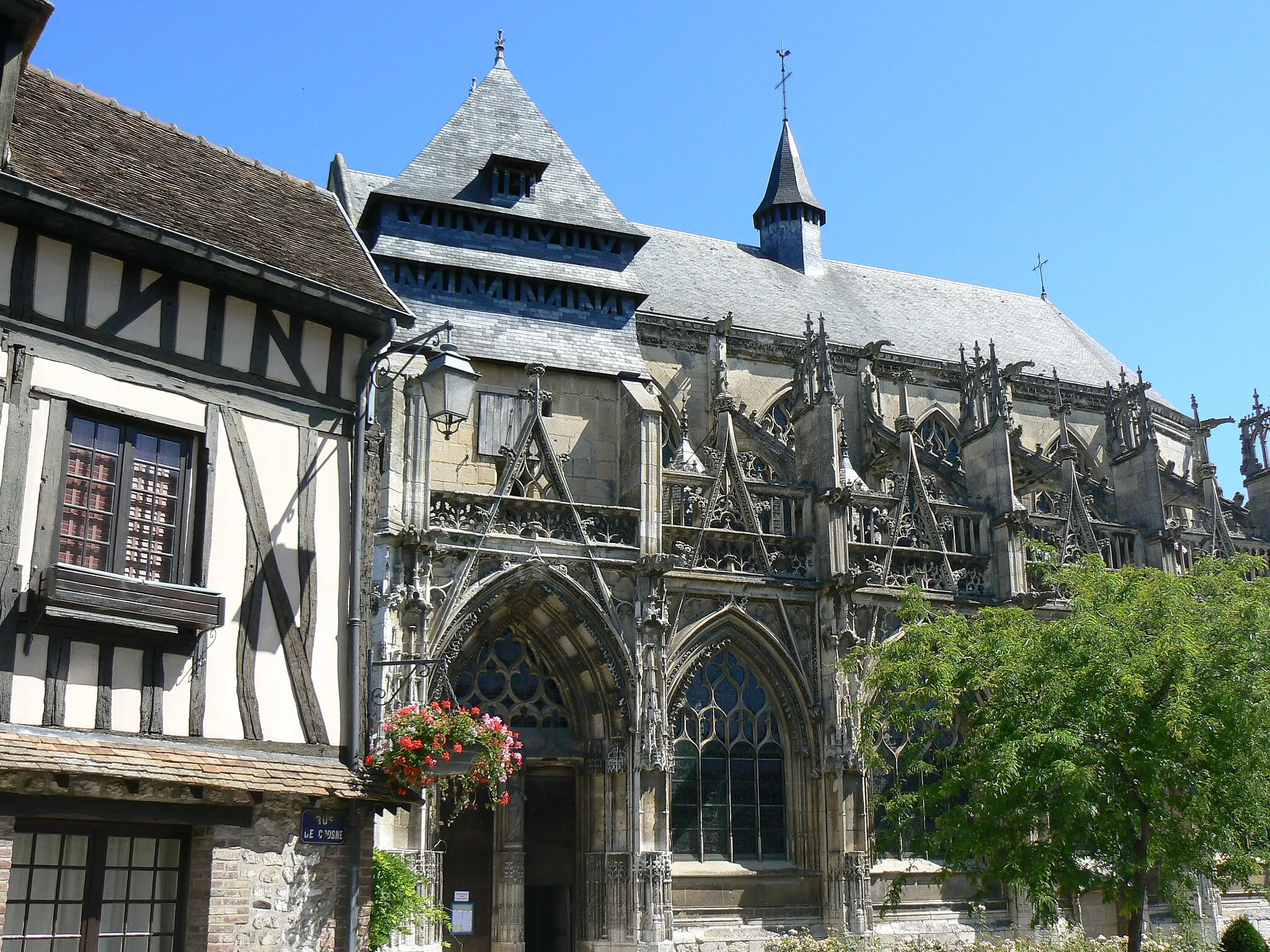 Photo showing: Façade sud de l'église de Pont-de-l'Arche