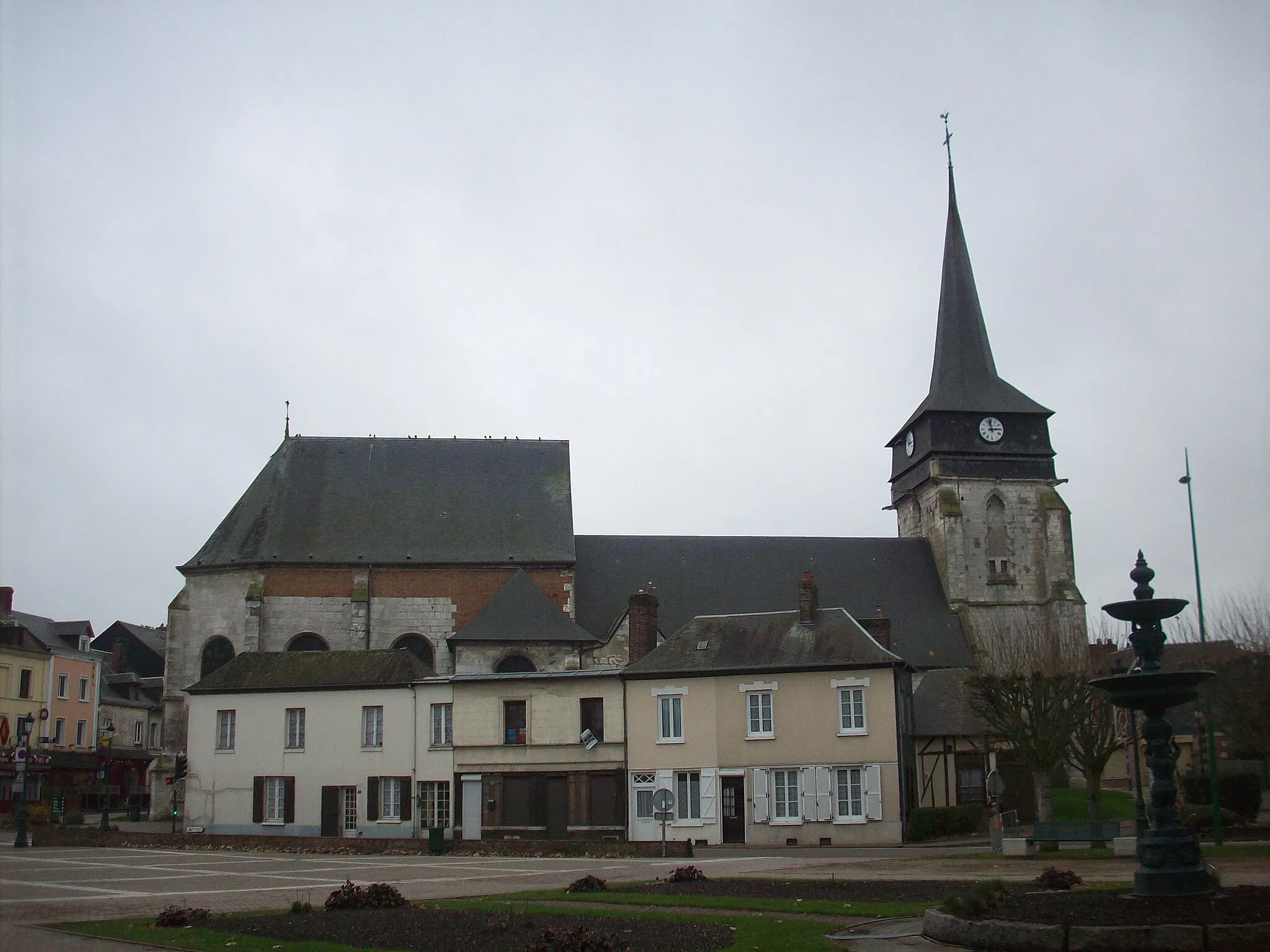 Photo showing: Église Saint-Laurent de Bourgtheroulde.