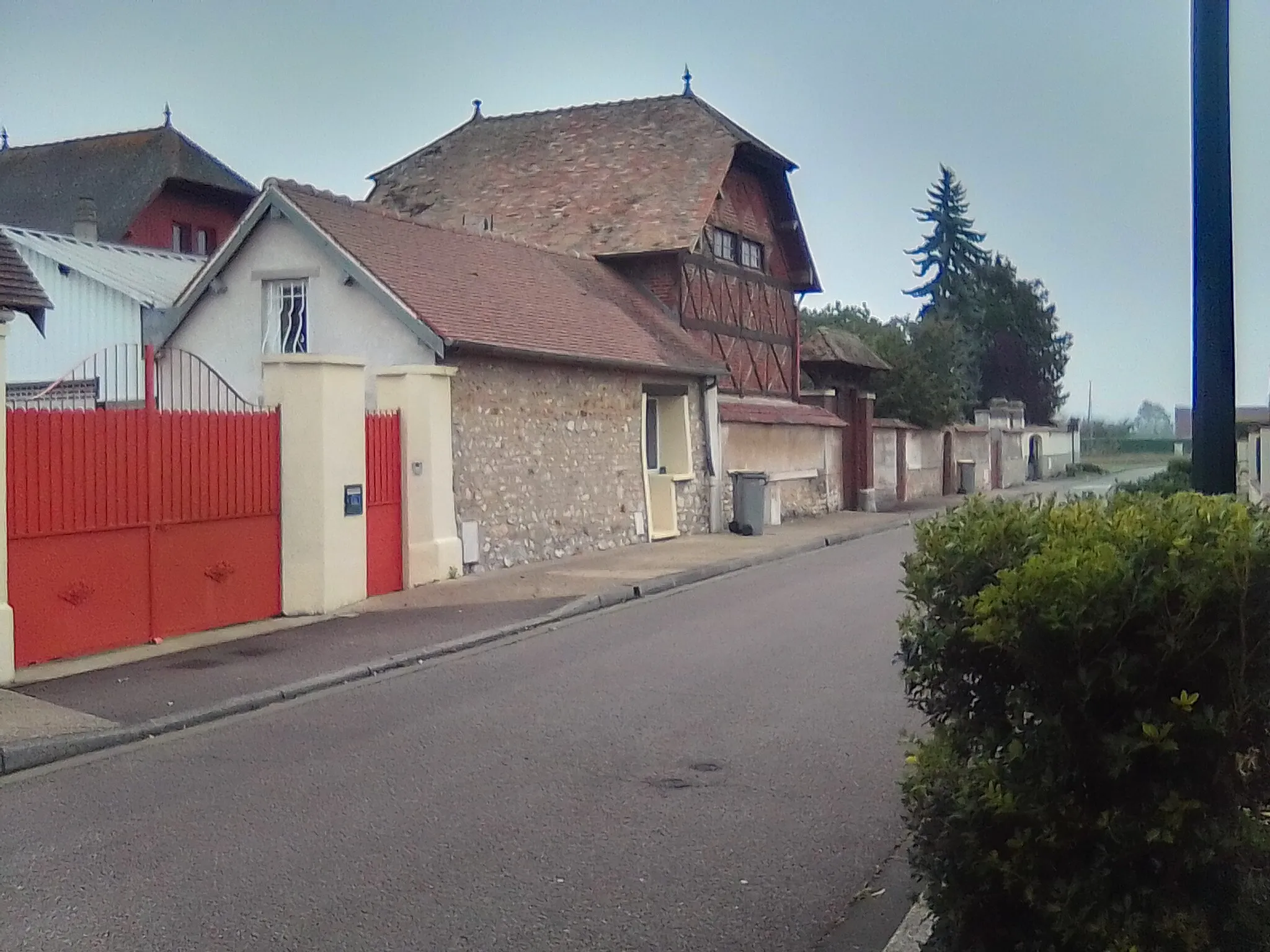 Photo showing: Artisan de fer forgé dans le faubourg du Violet à Saint Macel dans l'Eure prés de Vernon