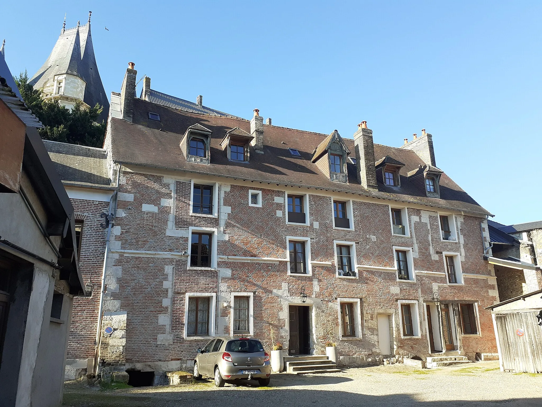 Photo showing: Intérieur de la cour Bourdon, Gaillon ː ancienne chantrerie, ancien hôtel de voyageurs.