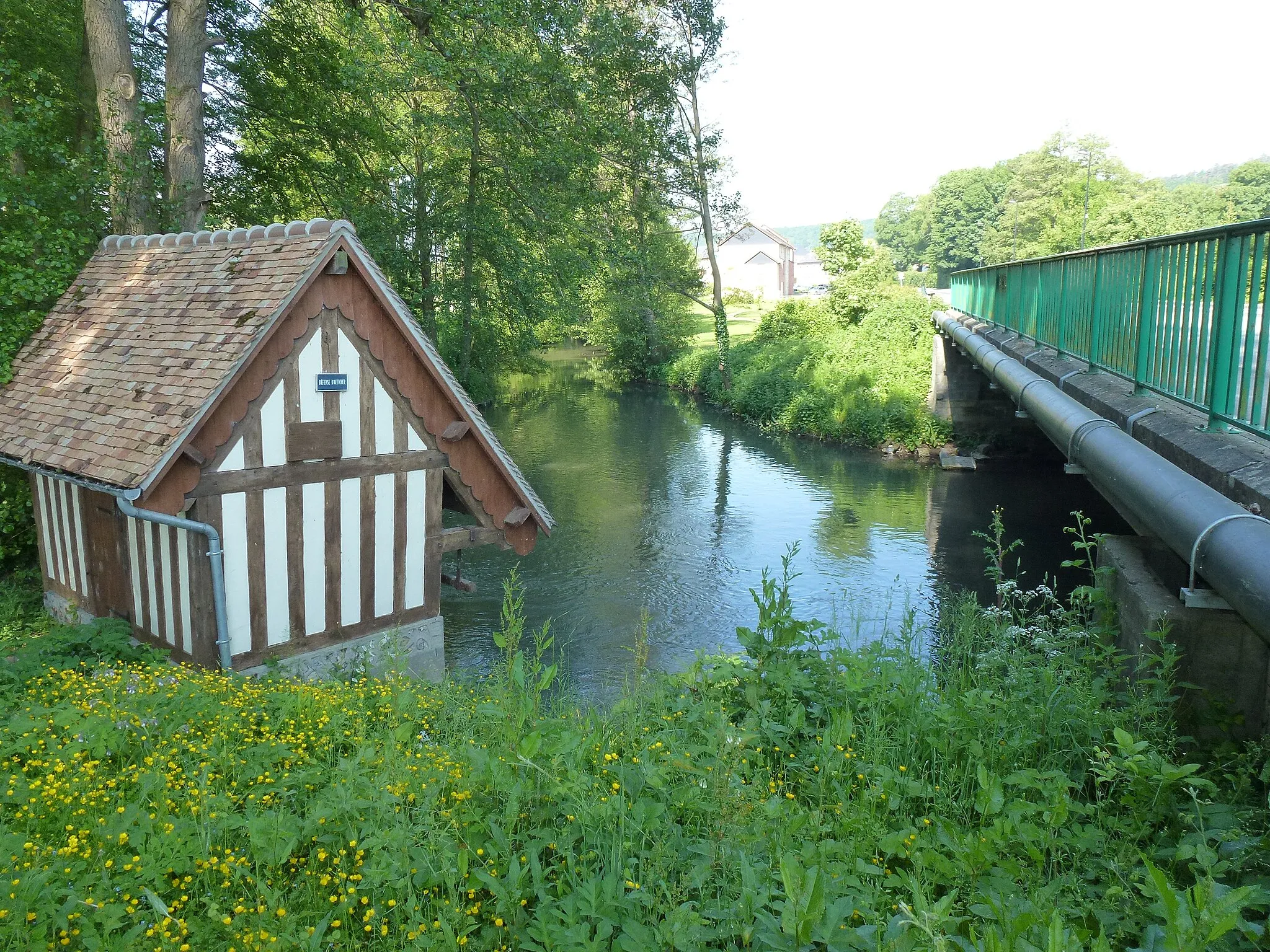 Photo showing: Serquigny (Eure, Fr) lavoir et pont sur la Charentonne