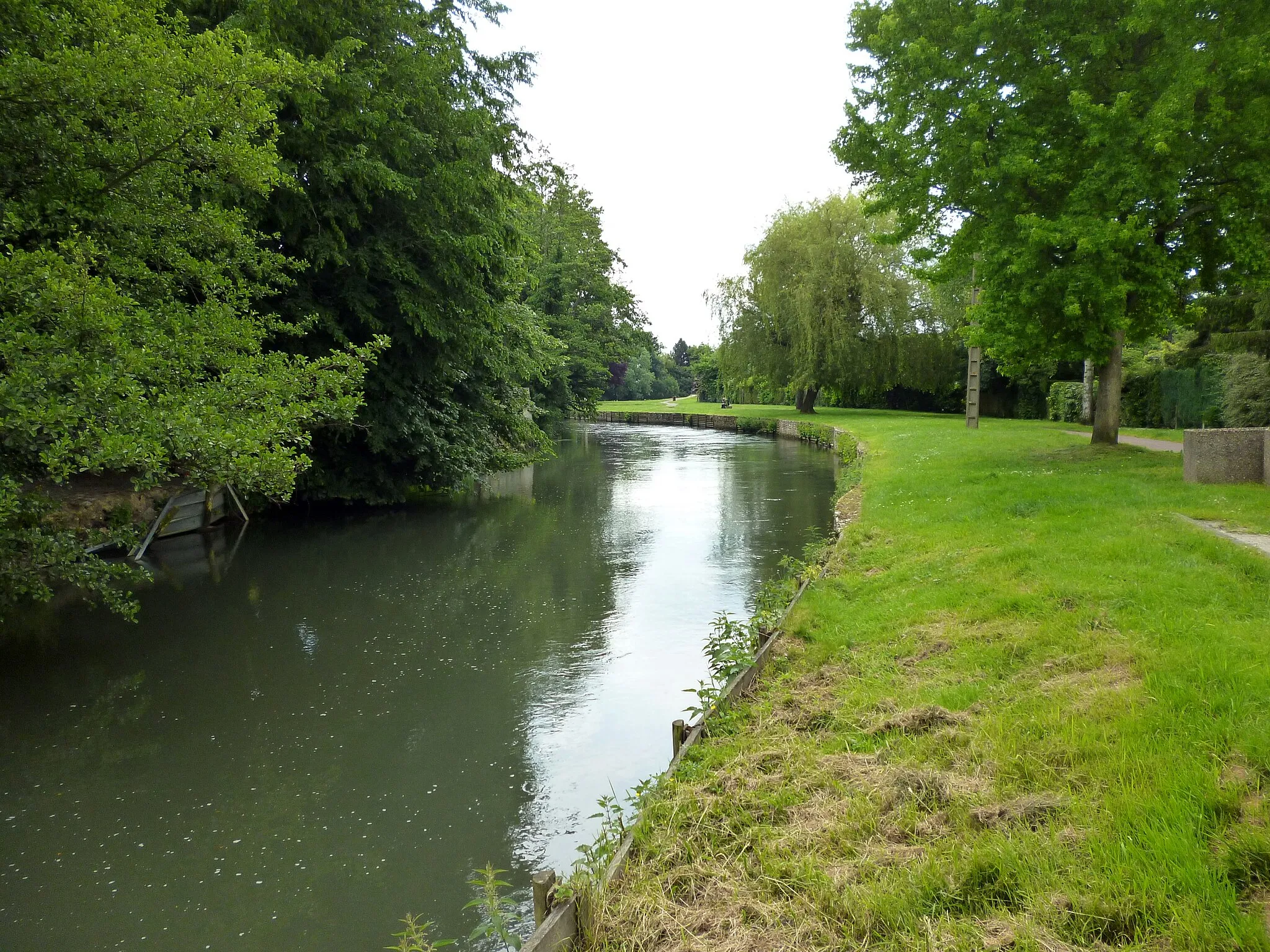 Photo showing: The Risle in a park in Brionne (France).