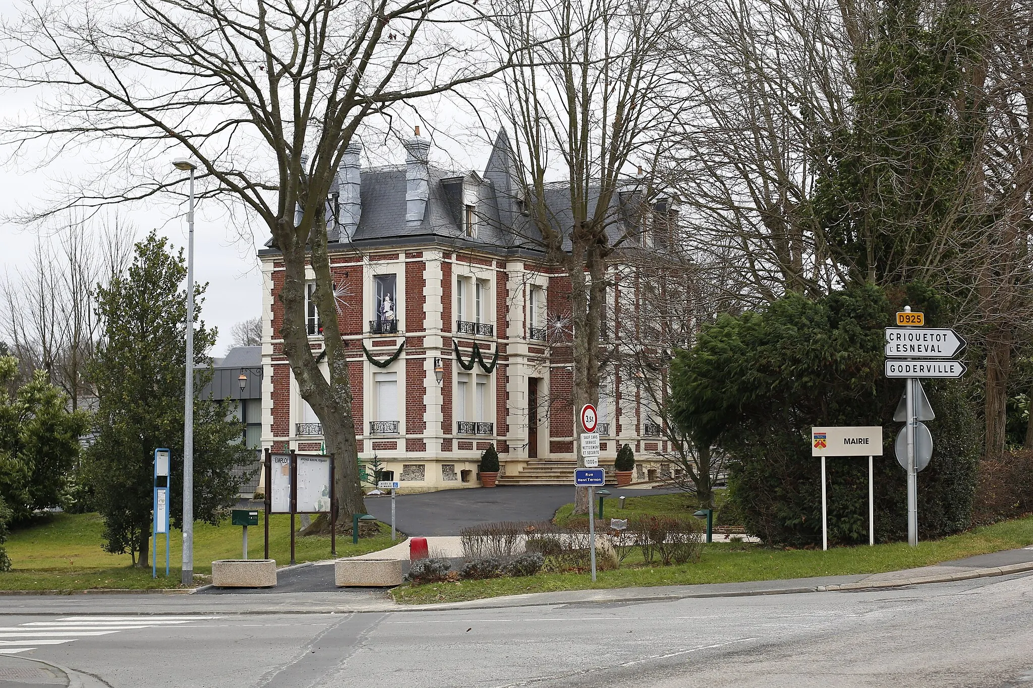 Photo showing: Town hall of Épouville.