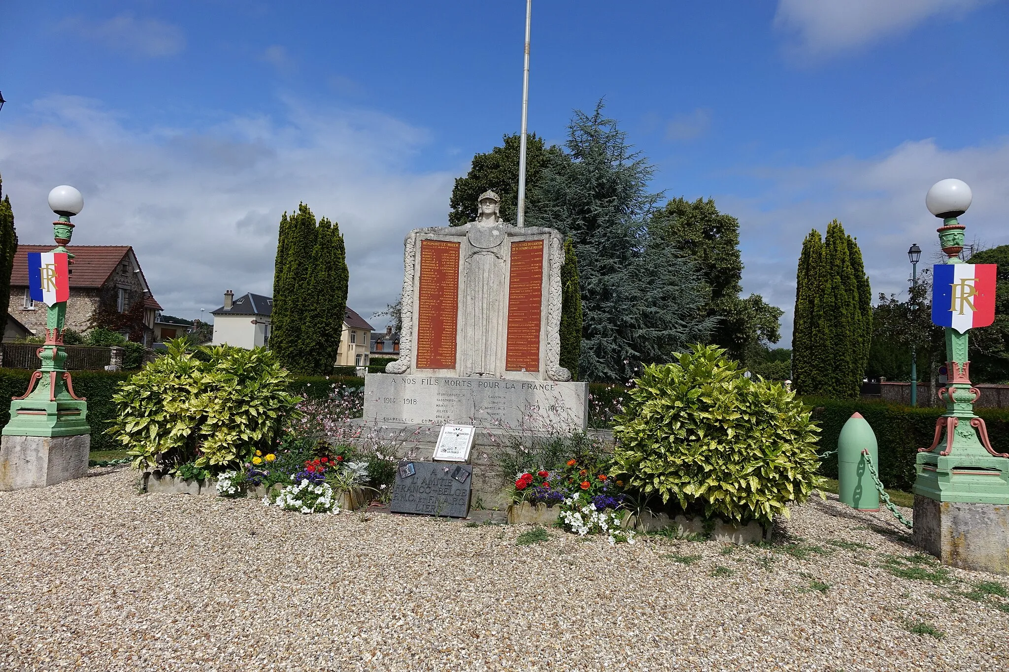 Photo showing: Monument aux morts de Beaumont-le-Roger, Eure, France