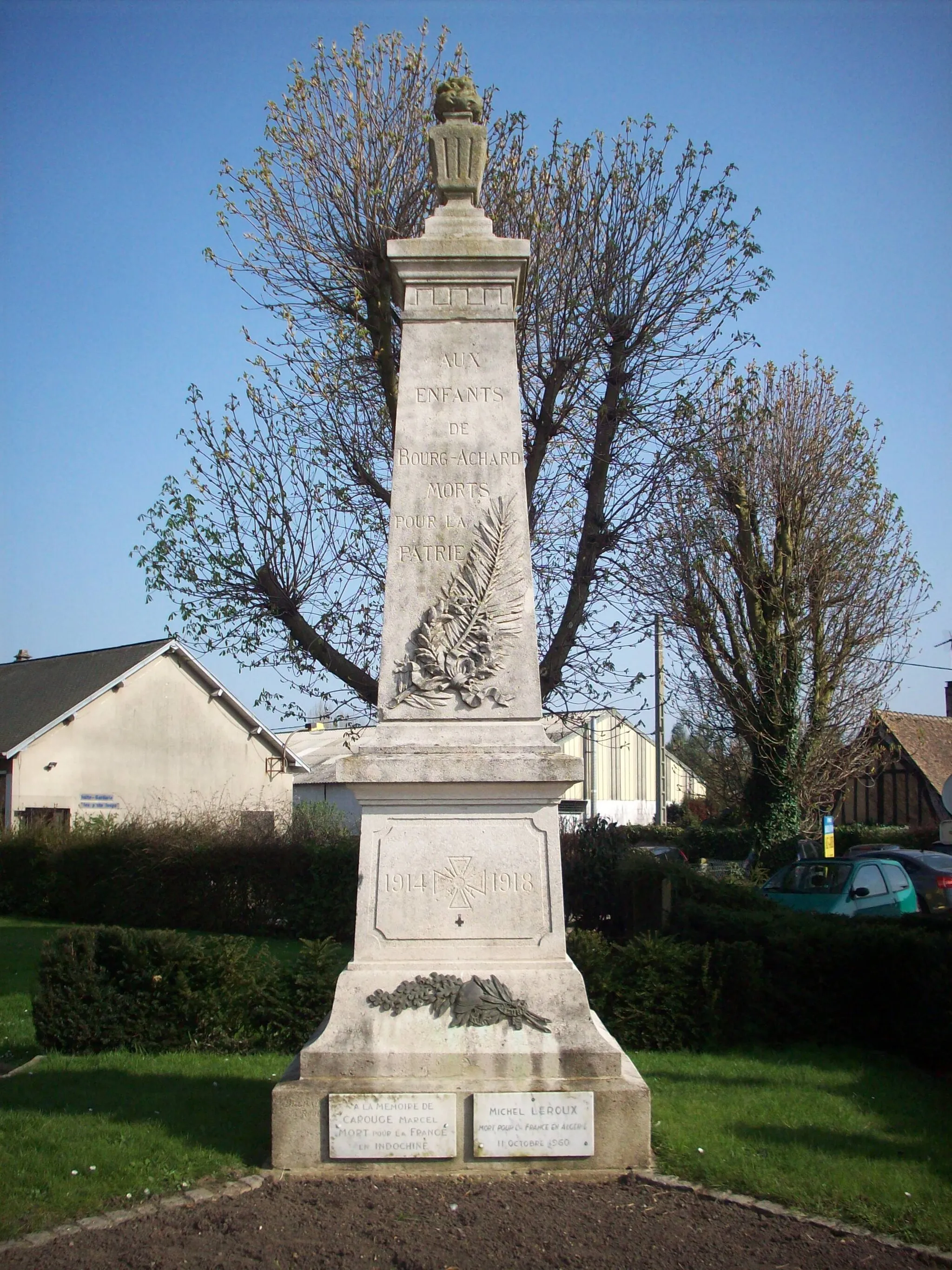 Photo showing: Monument aux morts de Bourg-Achard.