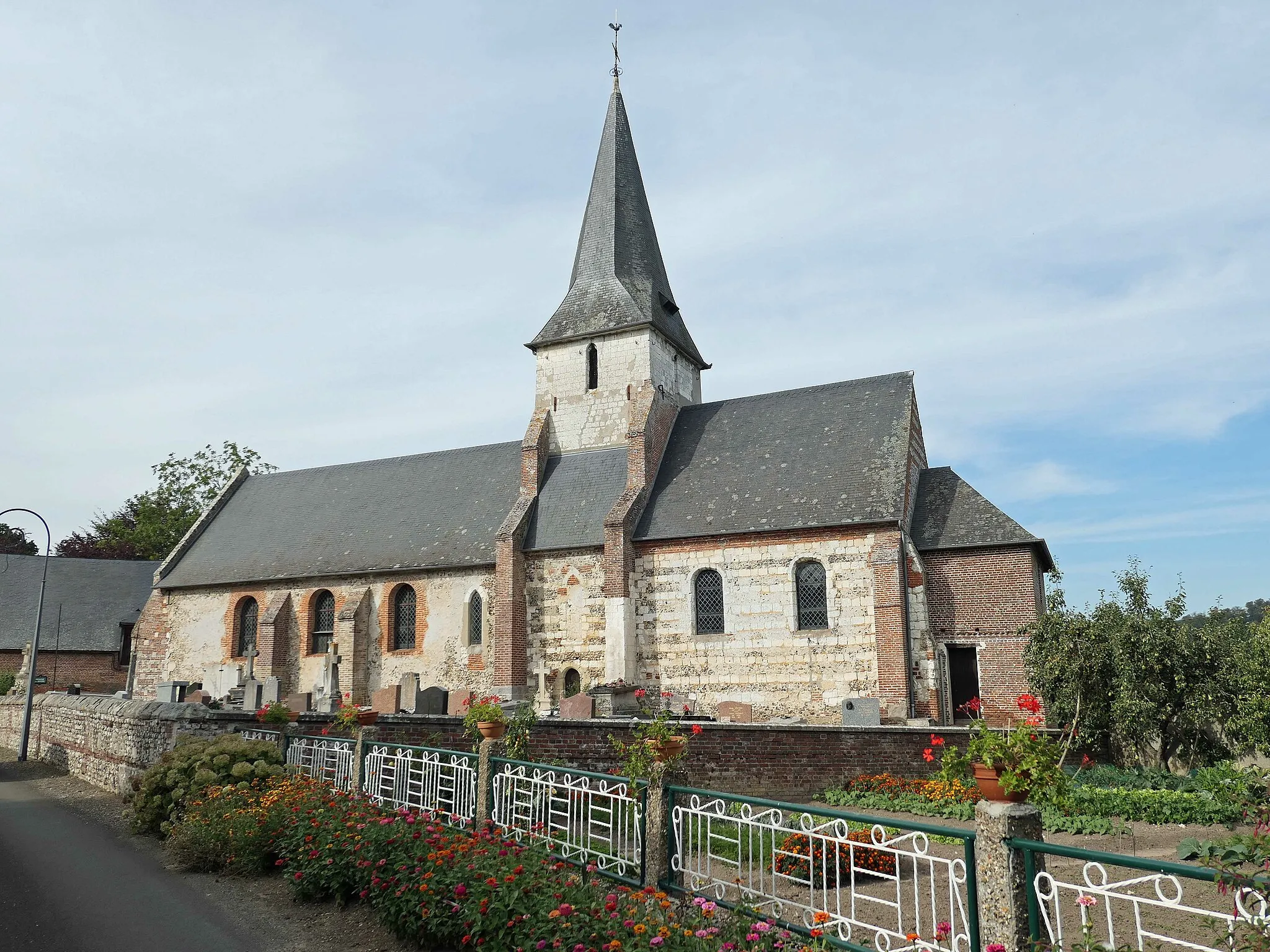 Photo showing: petite église joliment rénovée