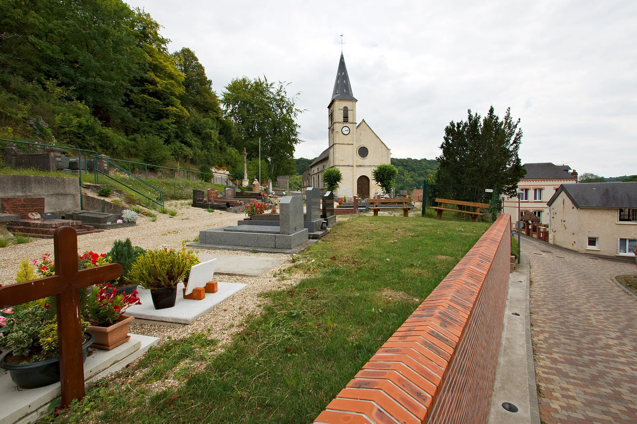 Photo showing: Église Saint-Léger et cimetière Nord rue Cantony à Saint-Léger-du-Bourg-Denis