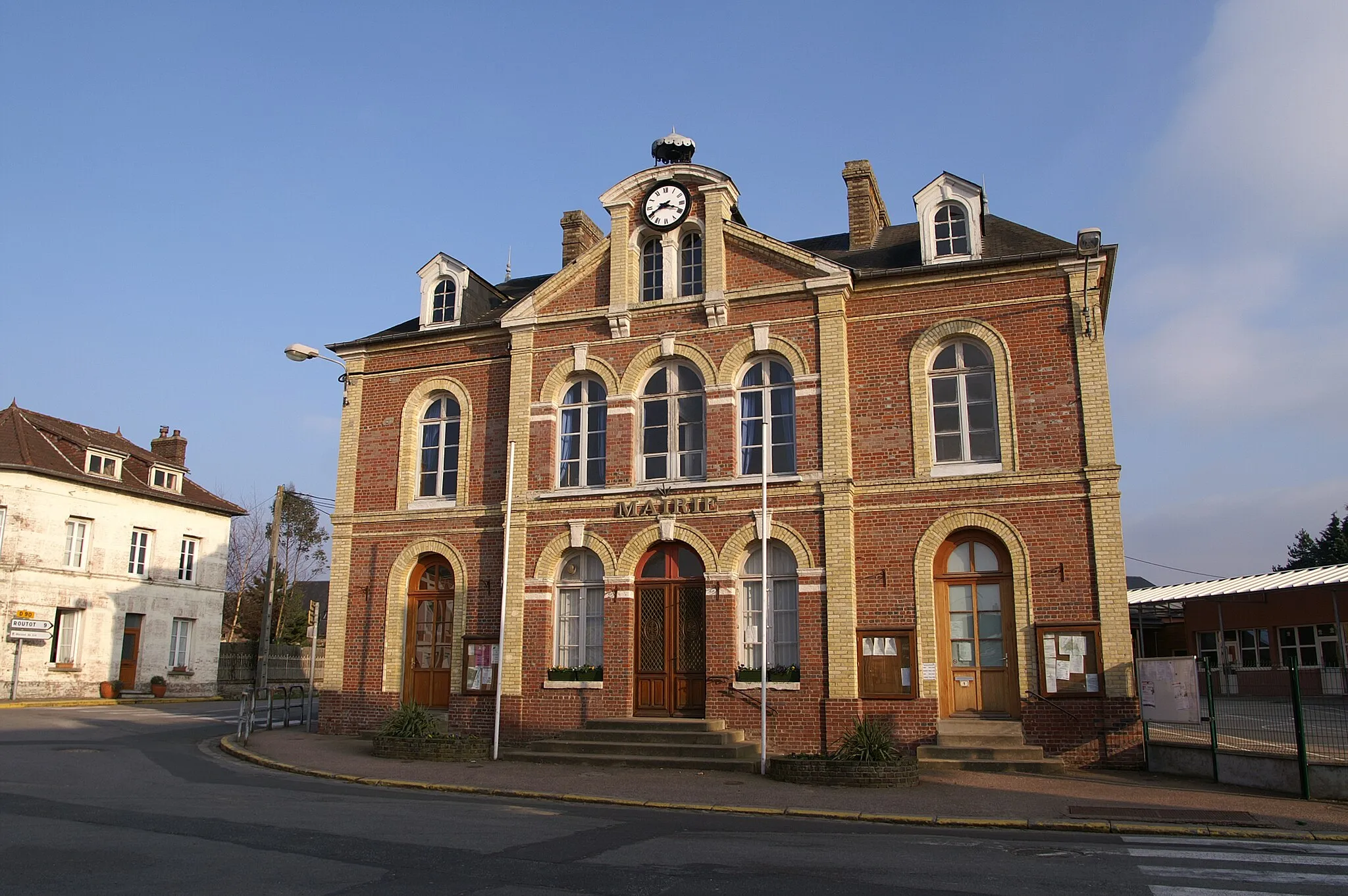 Photo showing: Town hall of Bourneville.