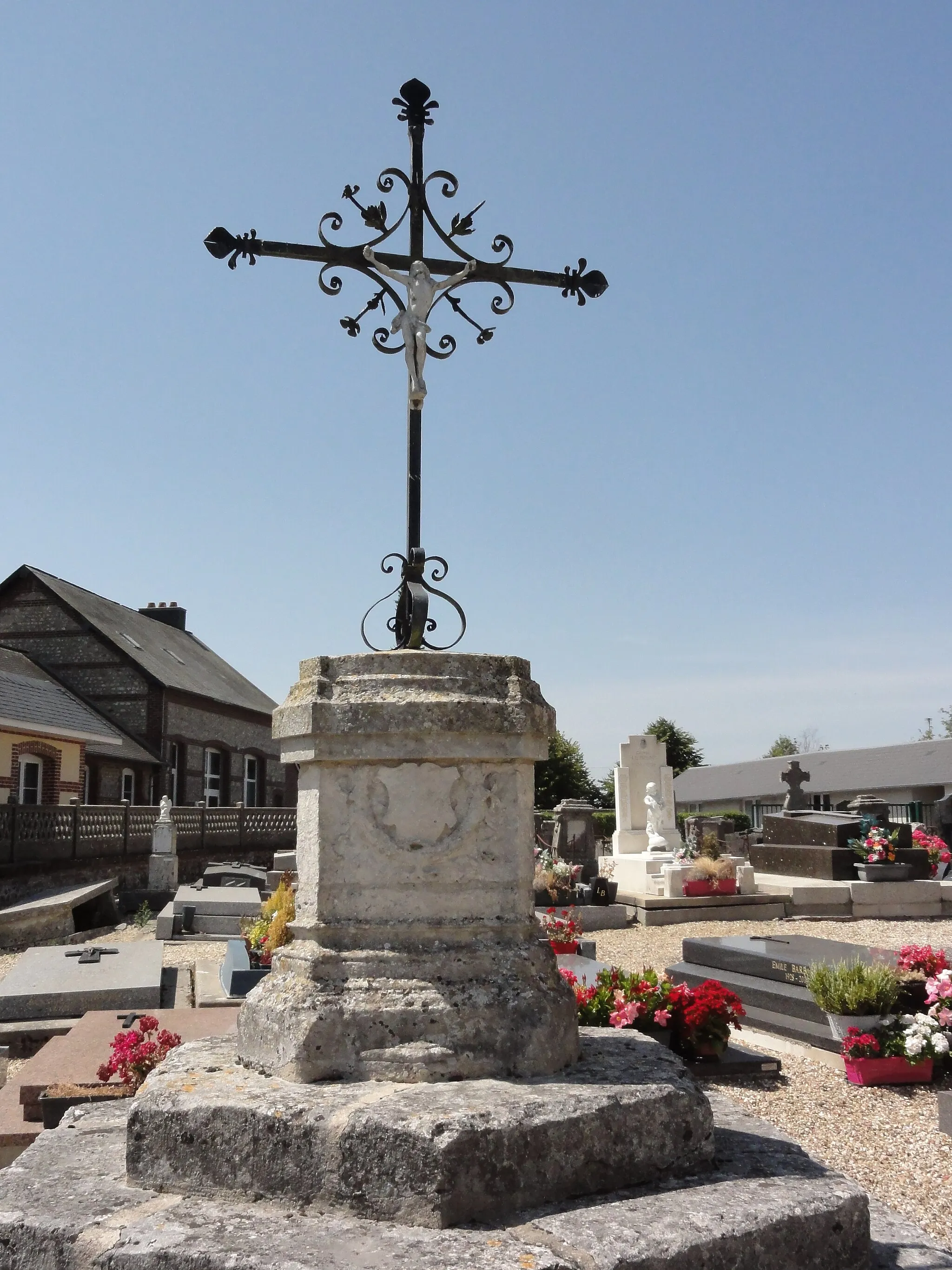 Photo showing: Raffetot (Seine-Mar.) croix du cimetière