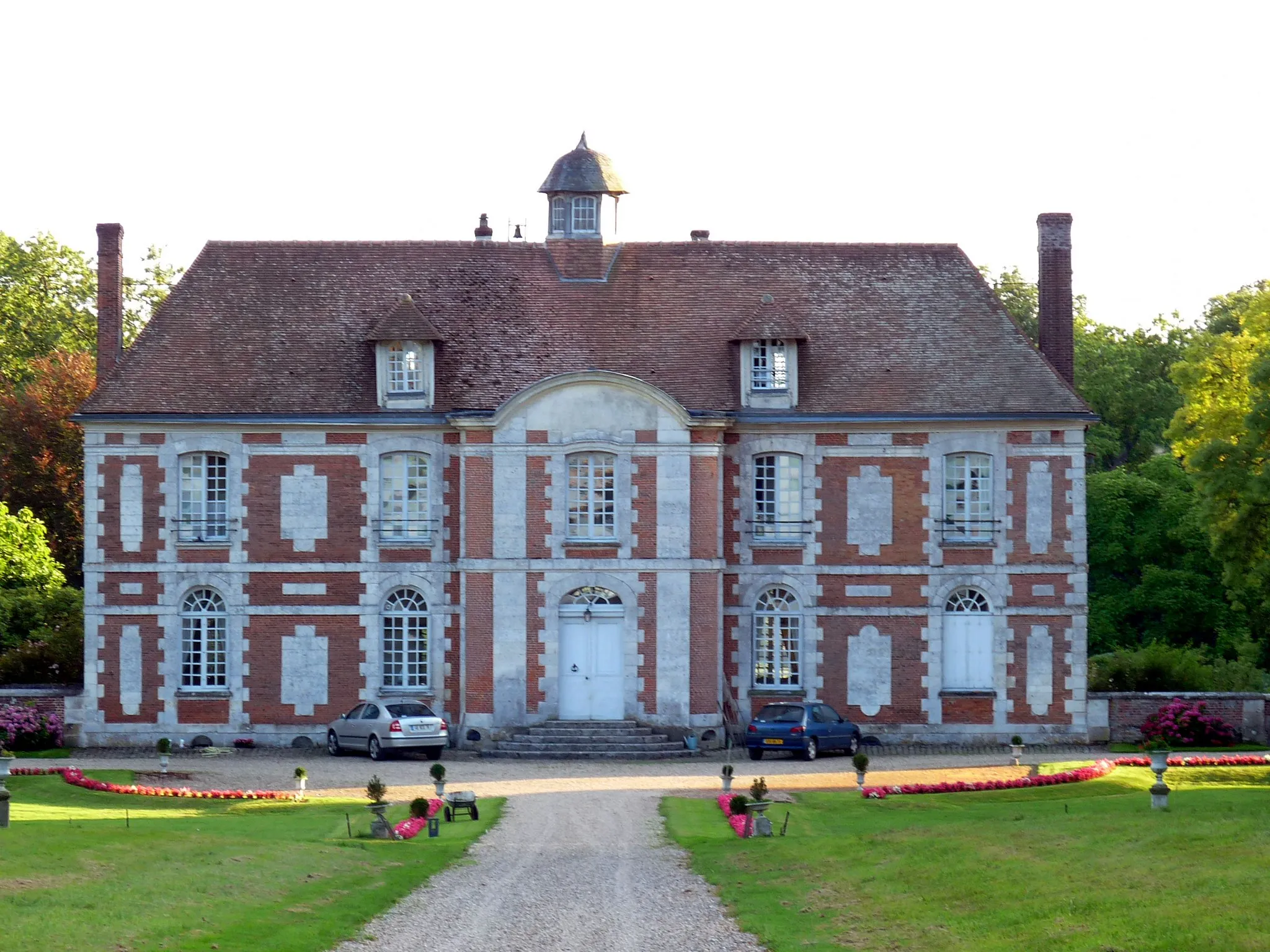 Photo showing: This building is indexed in the base Mérimée, a database of architectural heritage maintained by the French Ministry of Culture, under the reference PA00101041 .