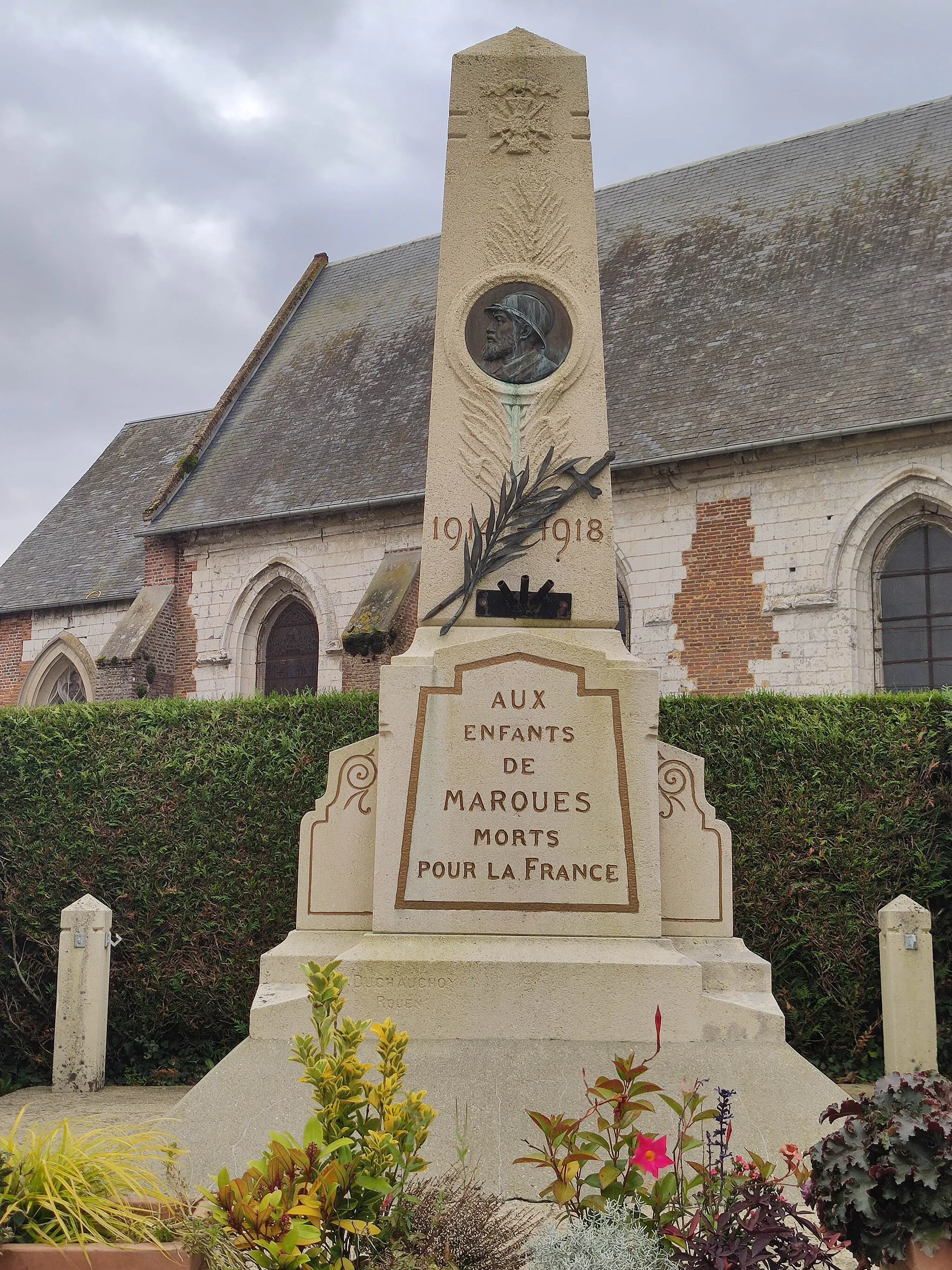 Photo showing: Marques : Façade du monument aux morts