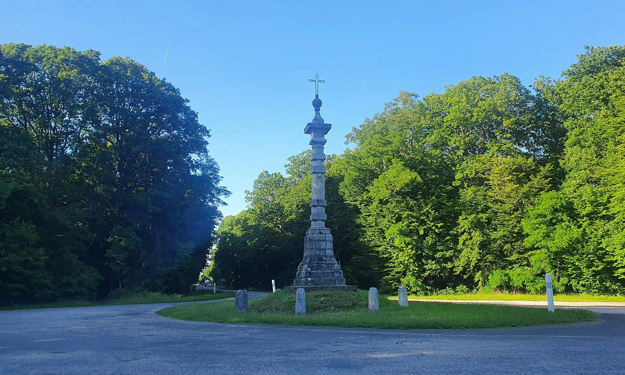 Photo showing: Vue de la Croix du Carré, dans la forêt de Dreux.