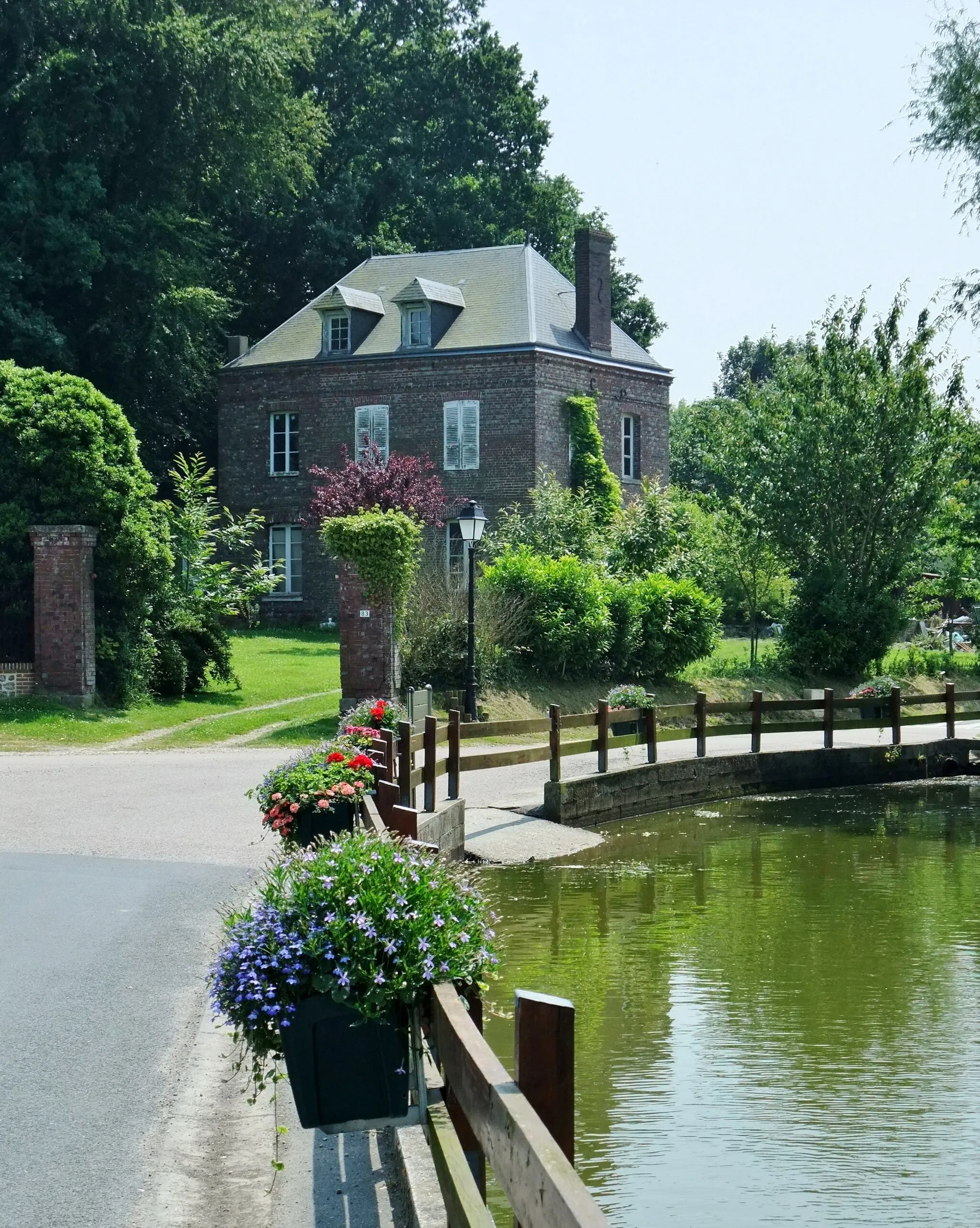 Photo showing: Manneville-ès-Plains, France