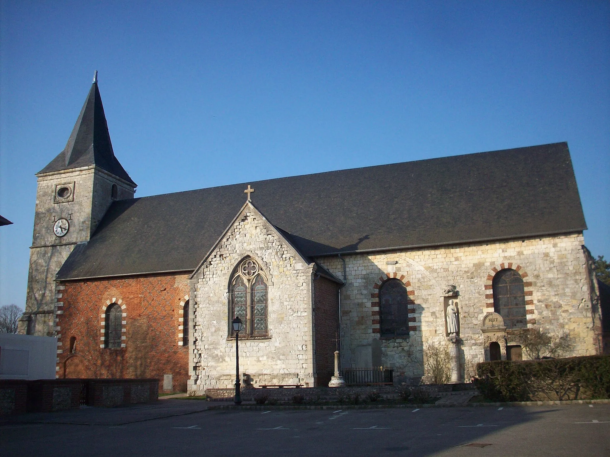 Photo showing: Vue de l'église Saint-Victor depuis le sud.