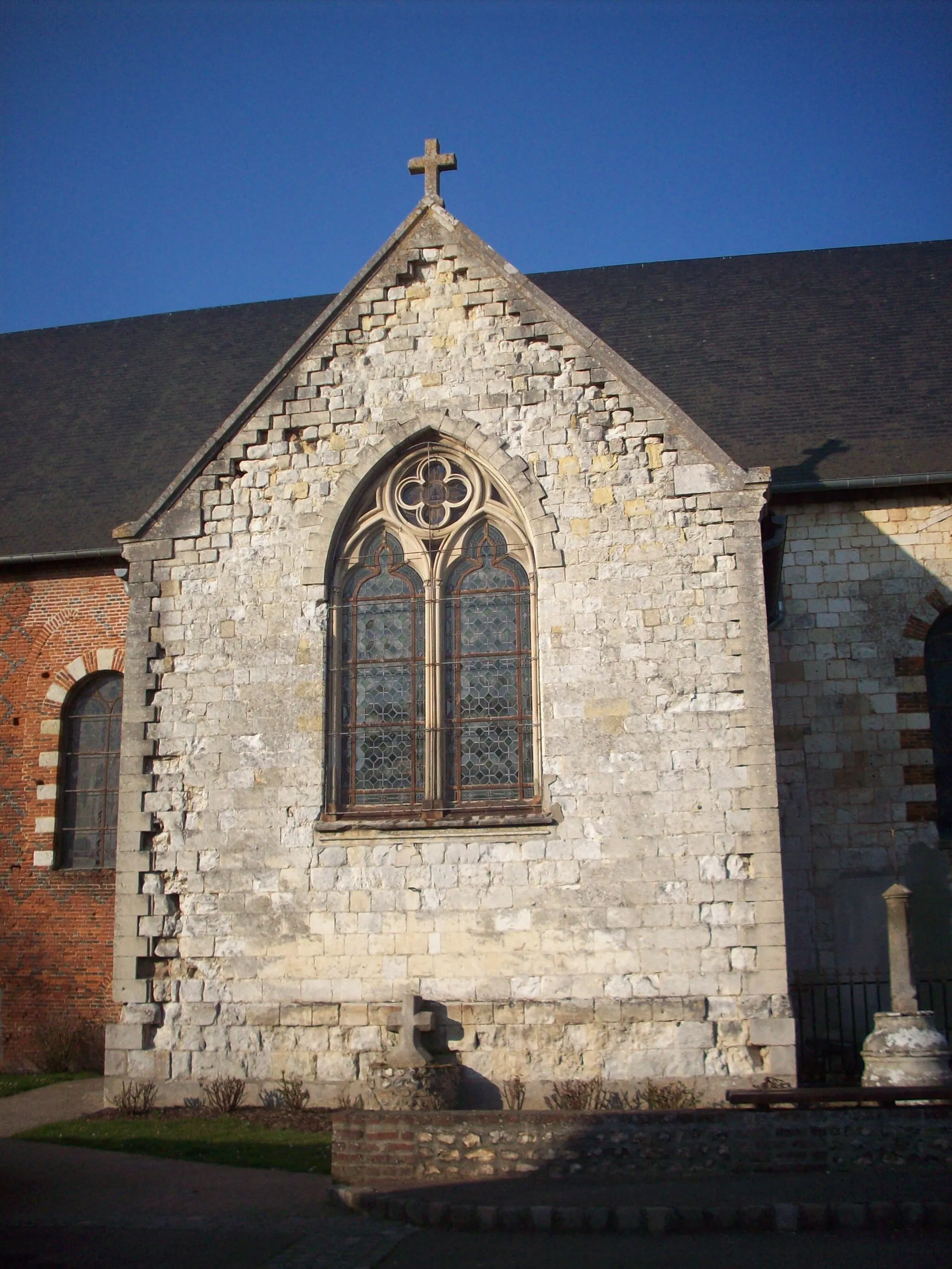 Photo showing: Détail de l'église Saint-Victor.