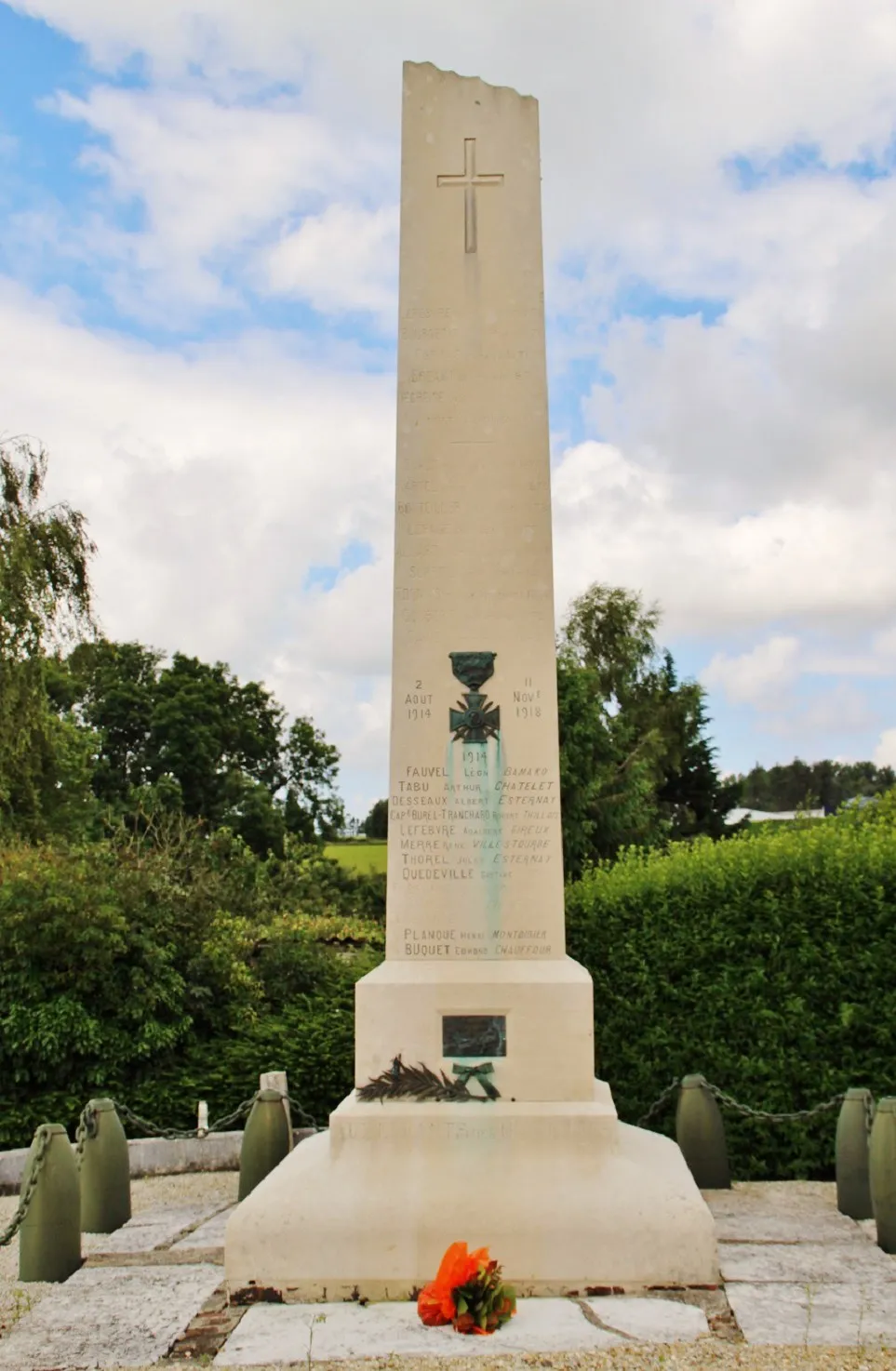 Photo showing: Le Monument-aux-Morts