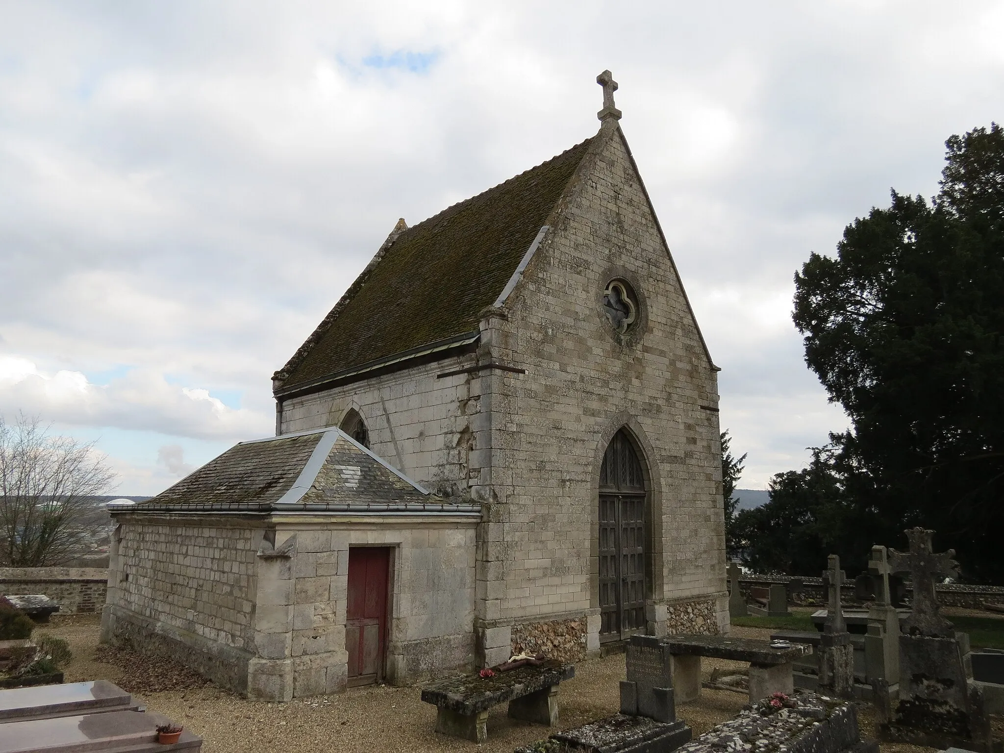 Photo showing: Chapelle du cimetière, chœur de l'ancienne église Saint-Jean.
