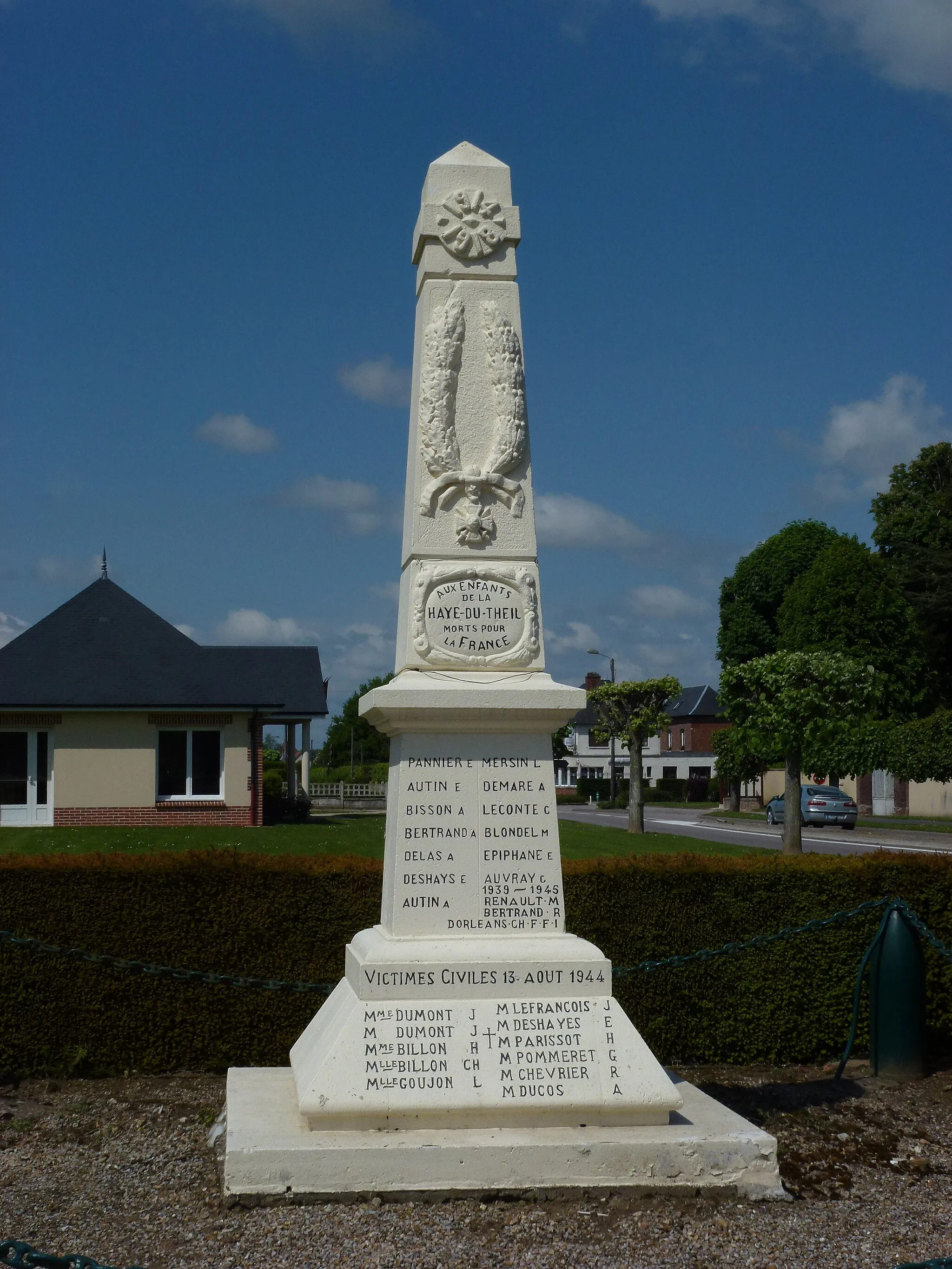 Photo showing: La Haye-du-Theil (Eure, Fr) monument aux morts