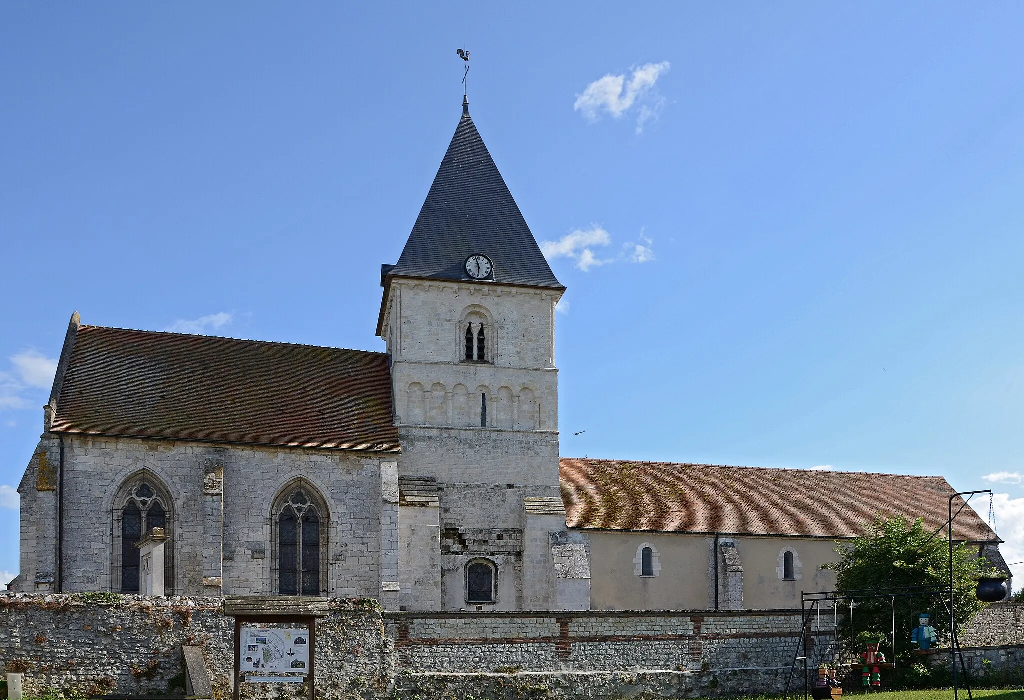 Photo showing: This building is indexed in the base Mérimée, a database of architectural heritage maintained by the French Ministry of Culture, under the reference PA00100777 .