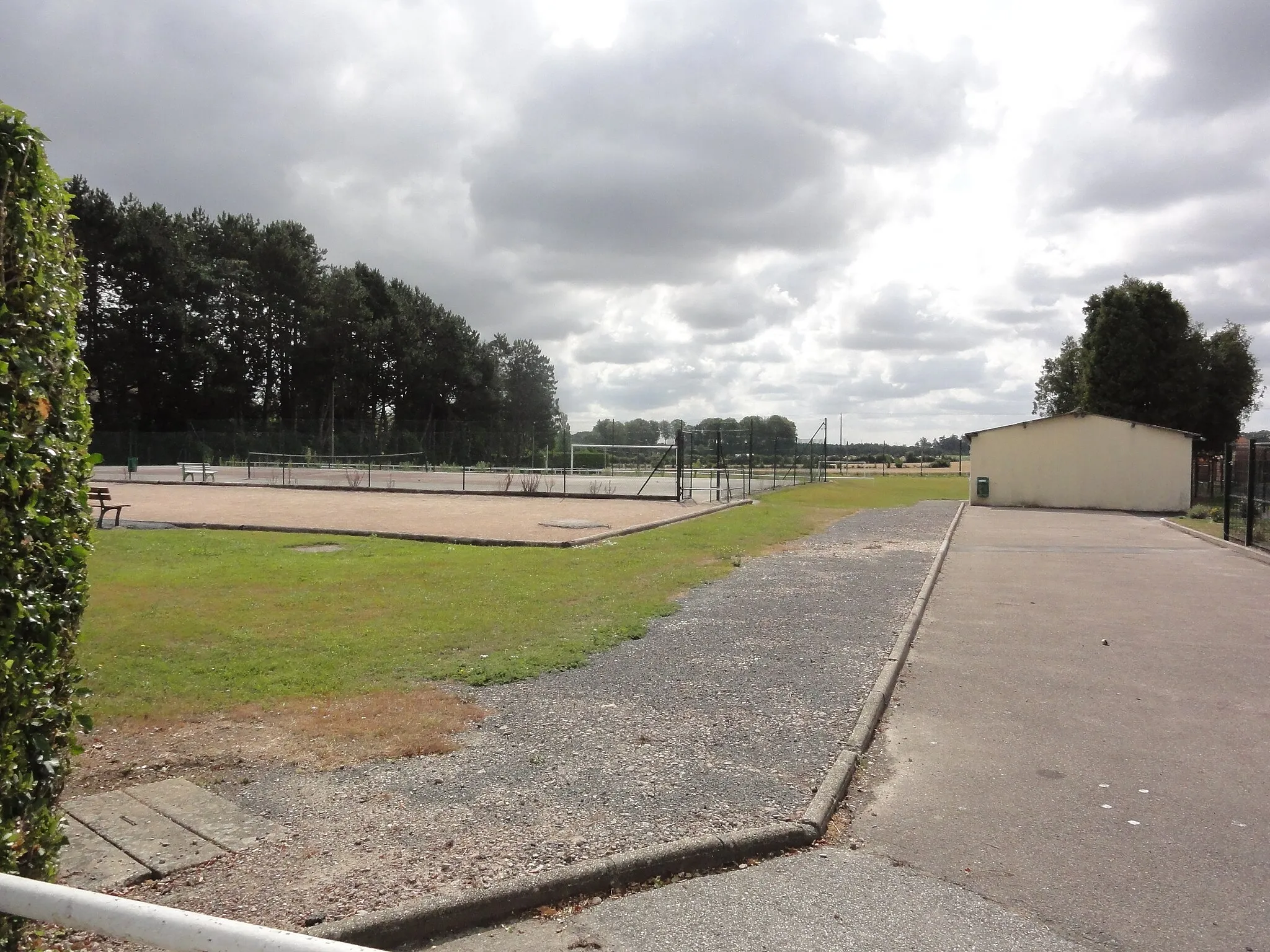 Photo showing: Touffreville-la-Corbeline (Seine-Mar.) complexe sportif