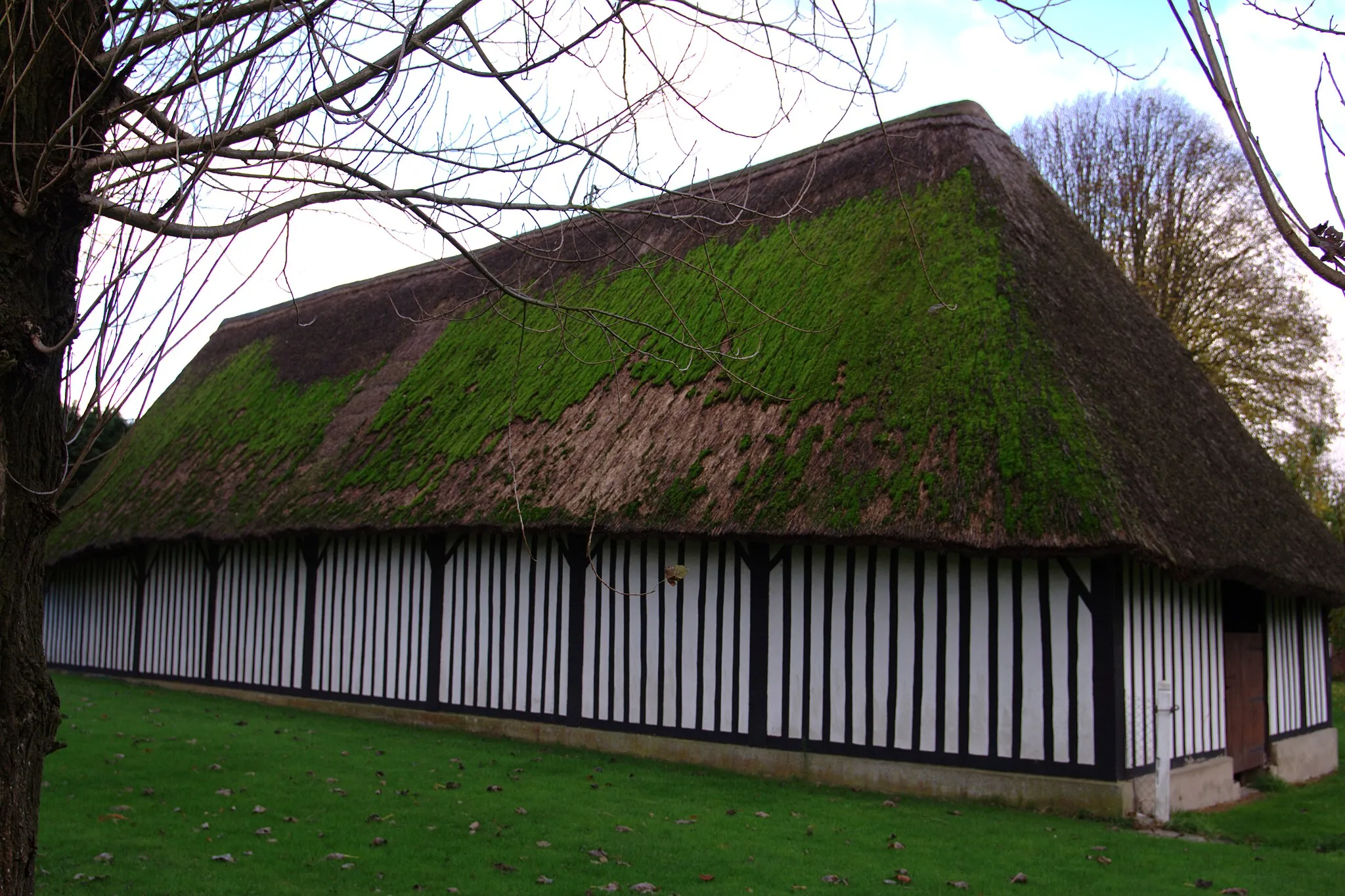 Photo showing: Grange en centre-bourg de Saint-Martin-du-Manoir.