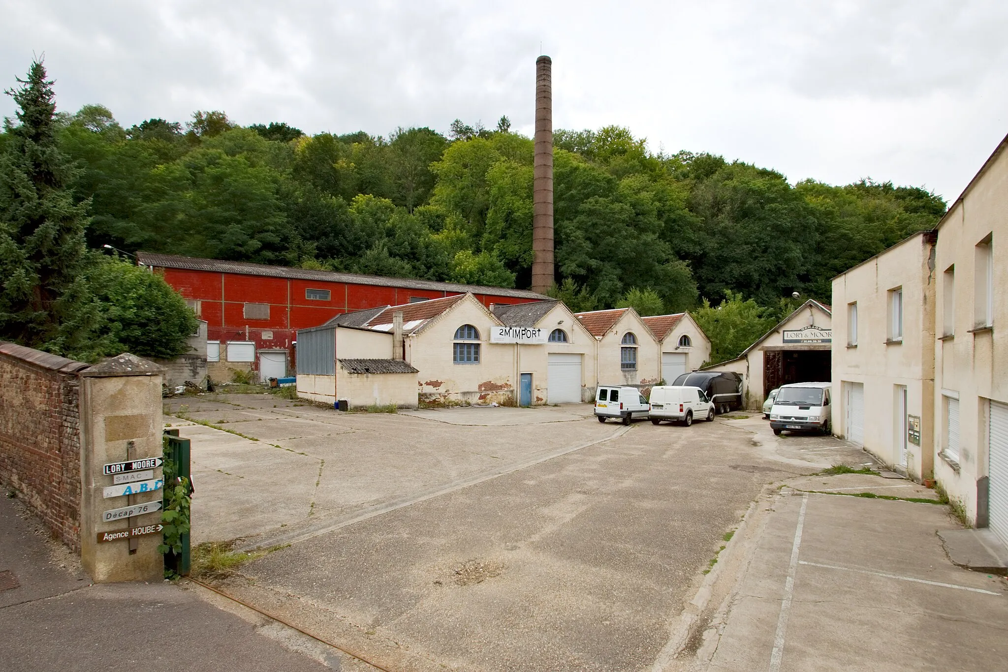 Photo showing: Cheminée de l’ancienne usine Thirion-Lacassaigne chemin du Moulin à Saint-Aubin-Épinay