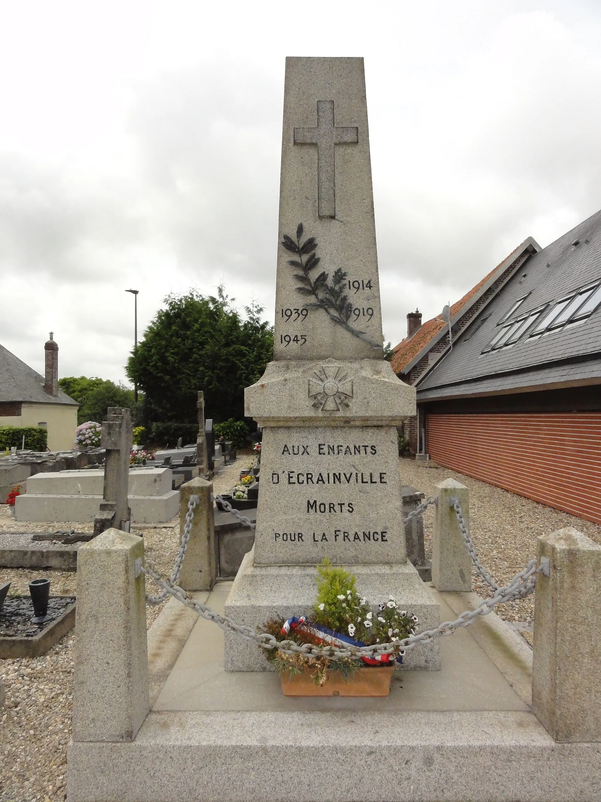 Photo showing: Écrainville (Seine-Mar.) monument aux morts