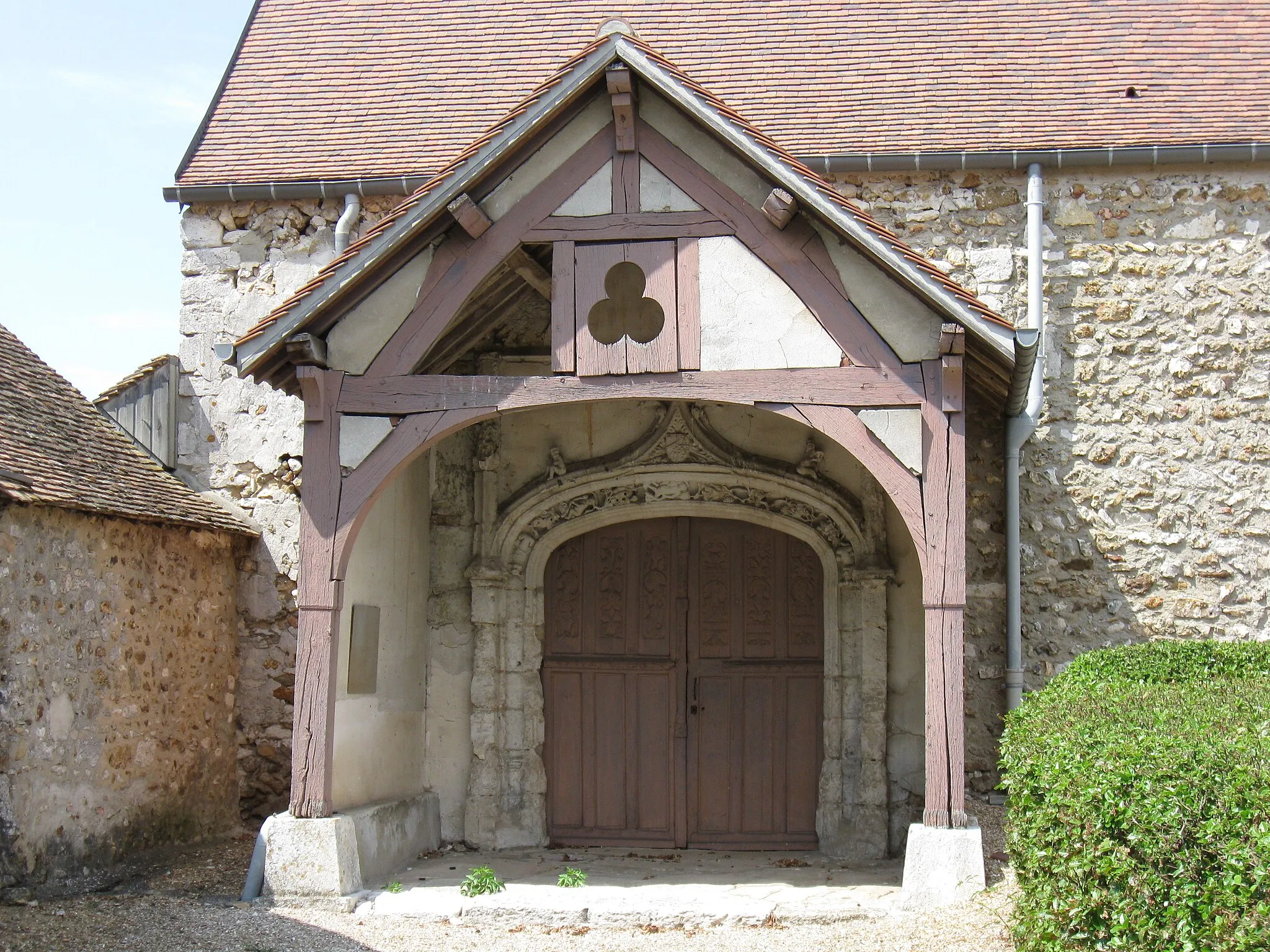 Photo showing: Portail de l'église Saint-Hilaire de Saint-Illiers-la-Ville. (Yvelines, région Île-de-France).