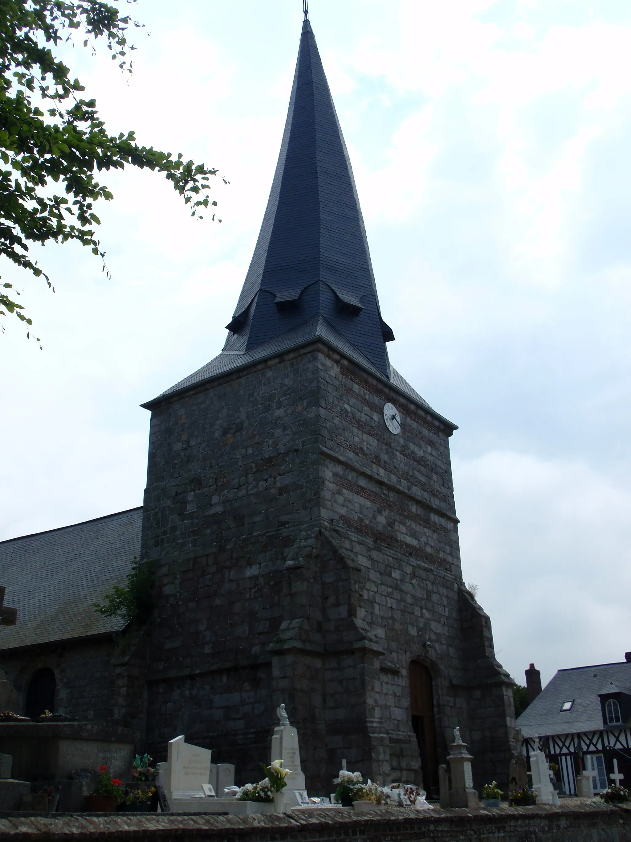 Photo showing: XII-XVII siecle , eglise St Pierre