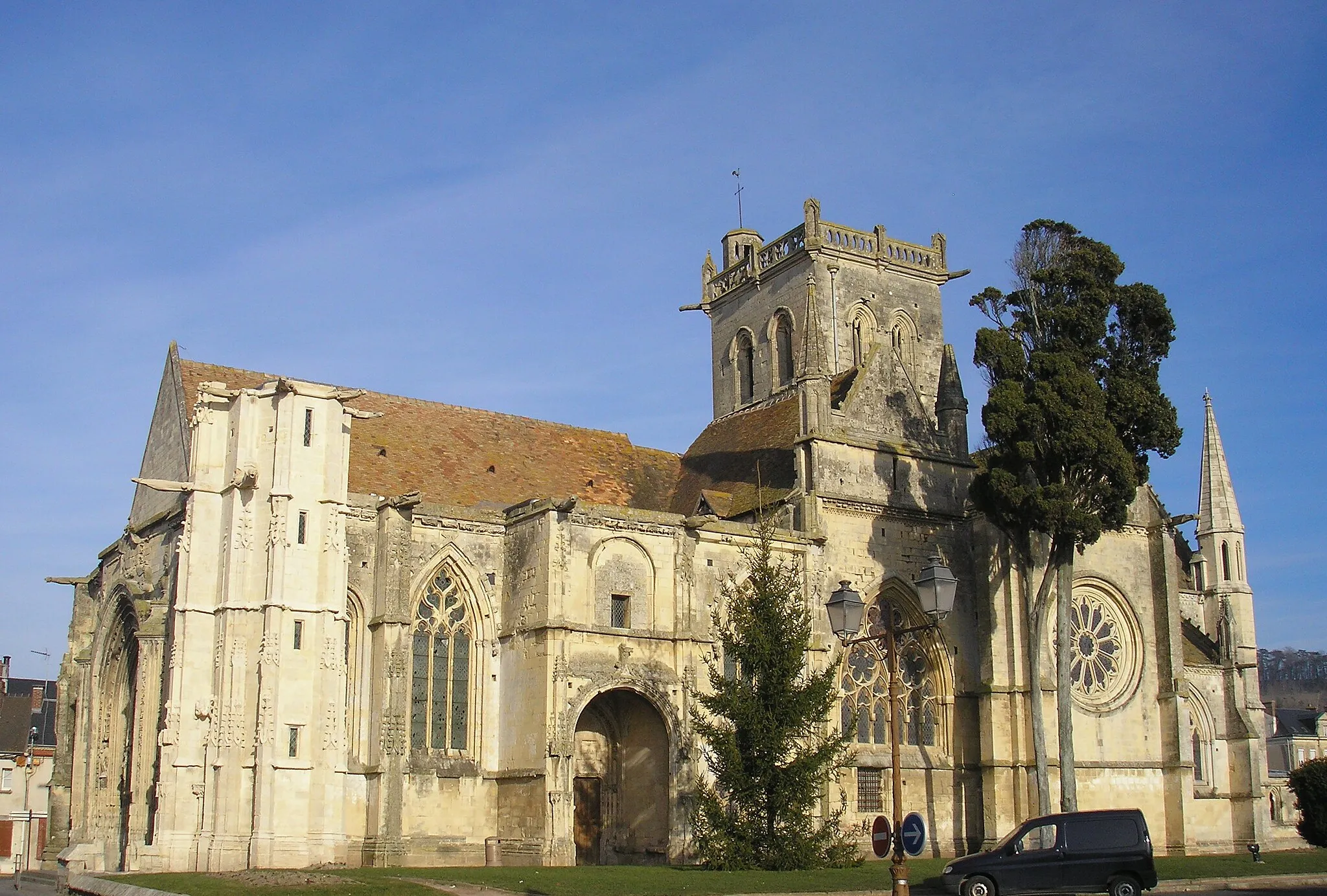 Photo showing: Dives-sur-Mer (Normandie, France). L'église Notre-Dame.