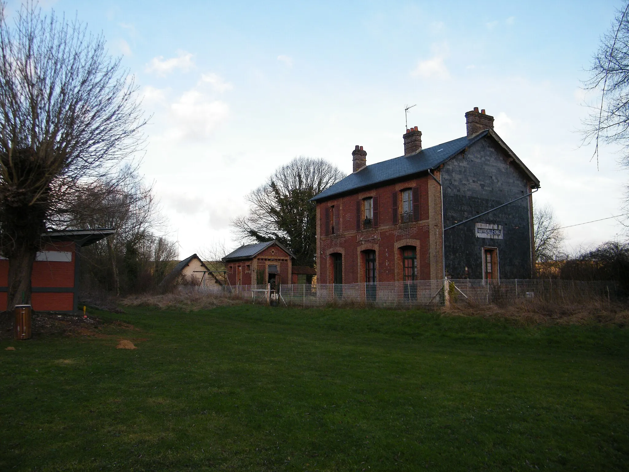 Photo showing: Ancienne gare, près du camping.