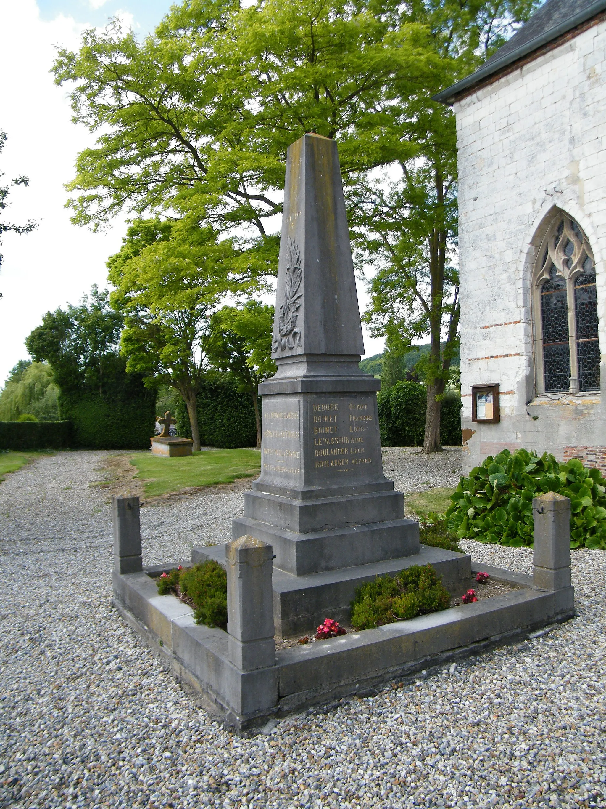 Photo showing: Monument aux morts.