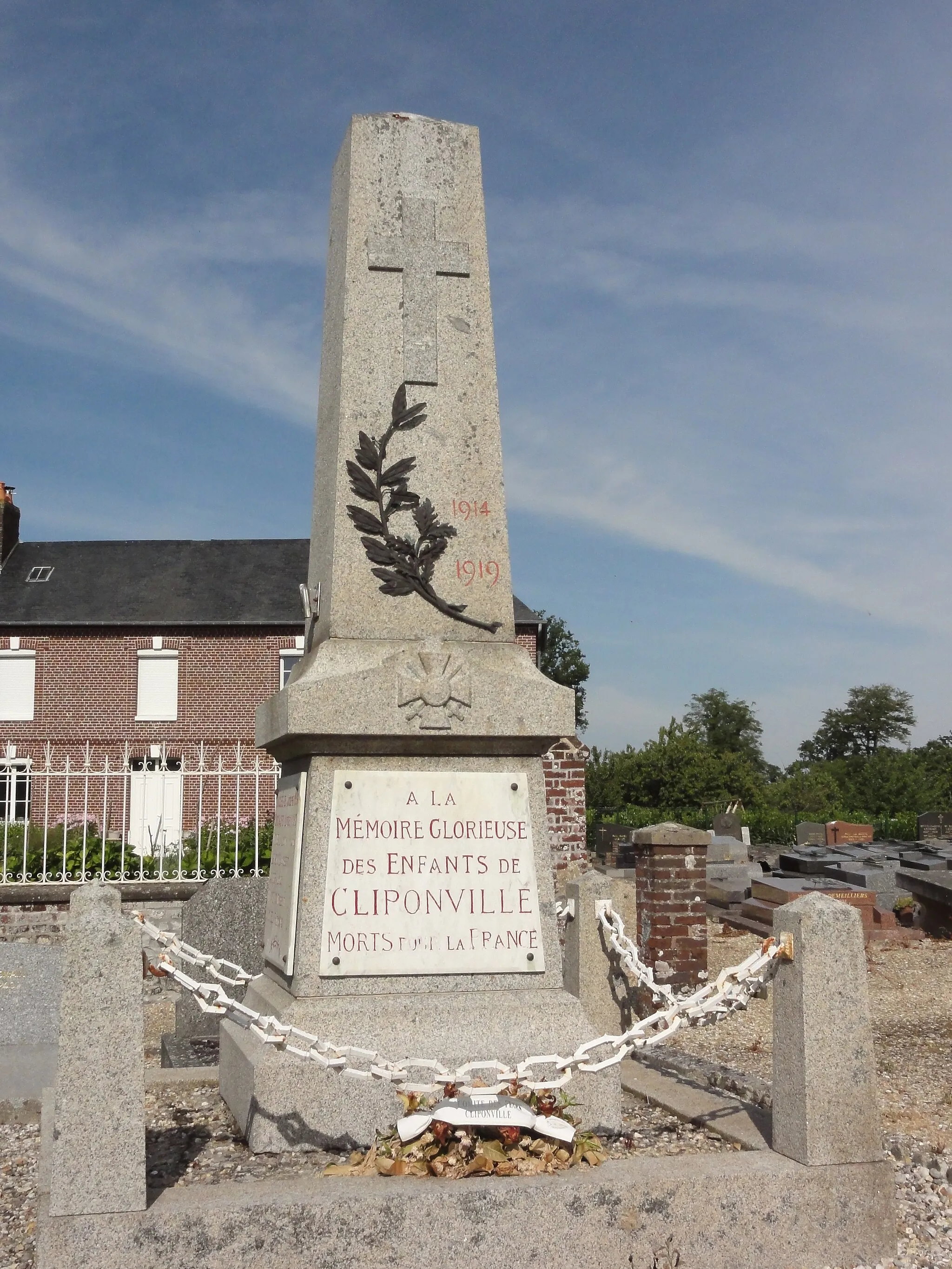 Photo showing: Cliponville (Seine-Mar.) monument aux morts