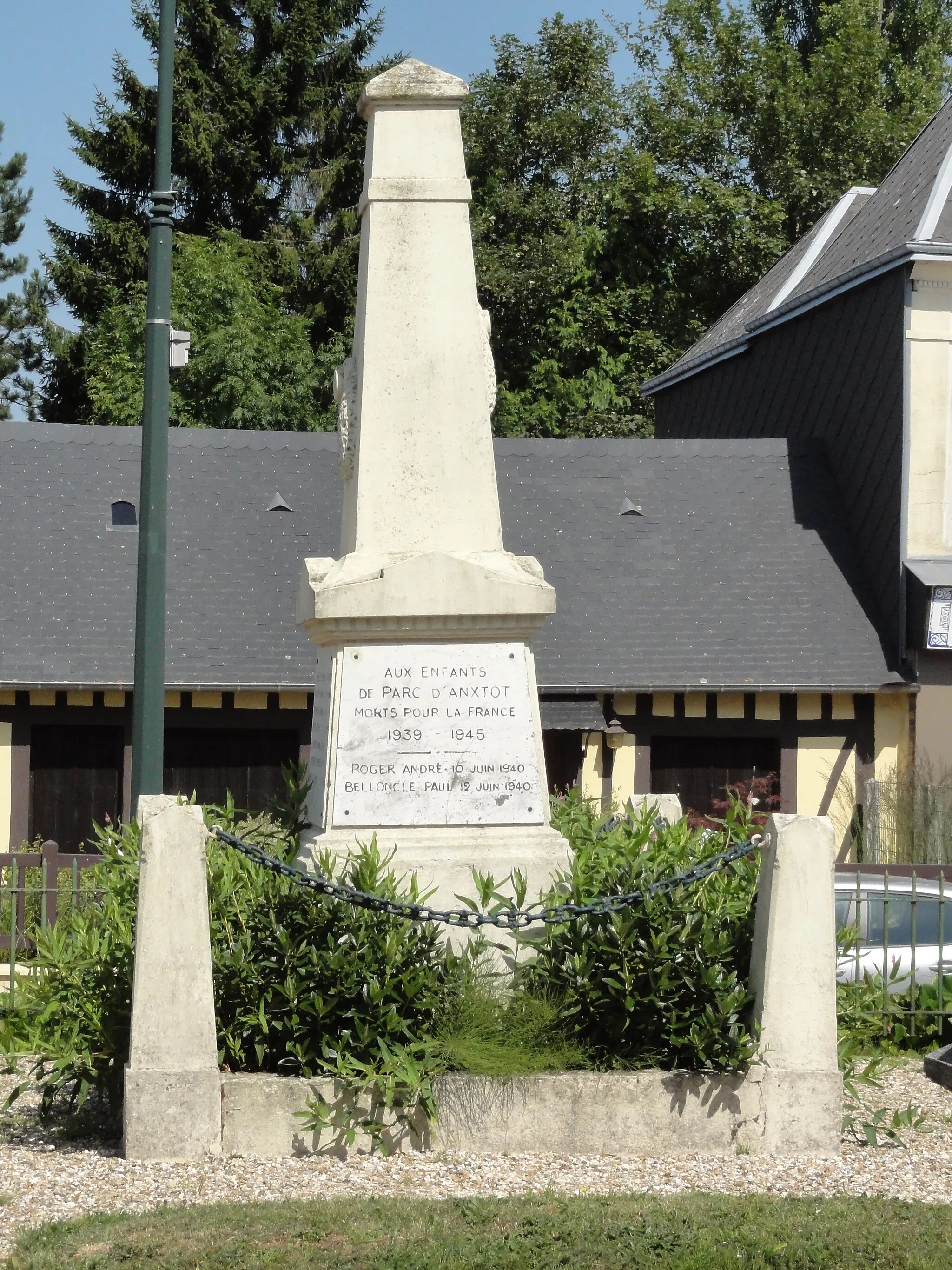 Photo showing: Parc-d'Anxtot (Seine-Mar.) monument aux morts