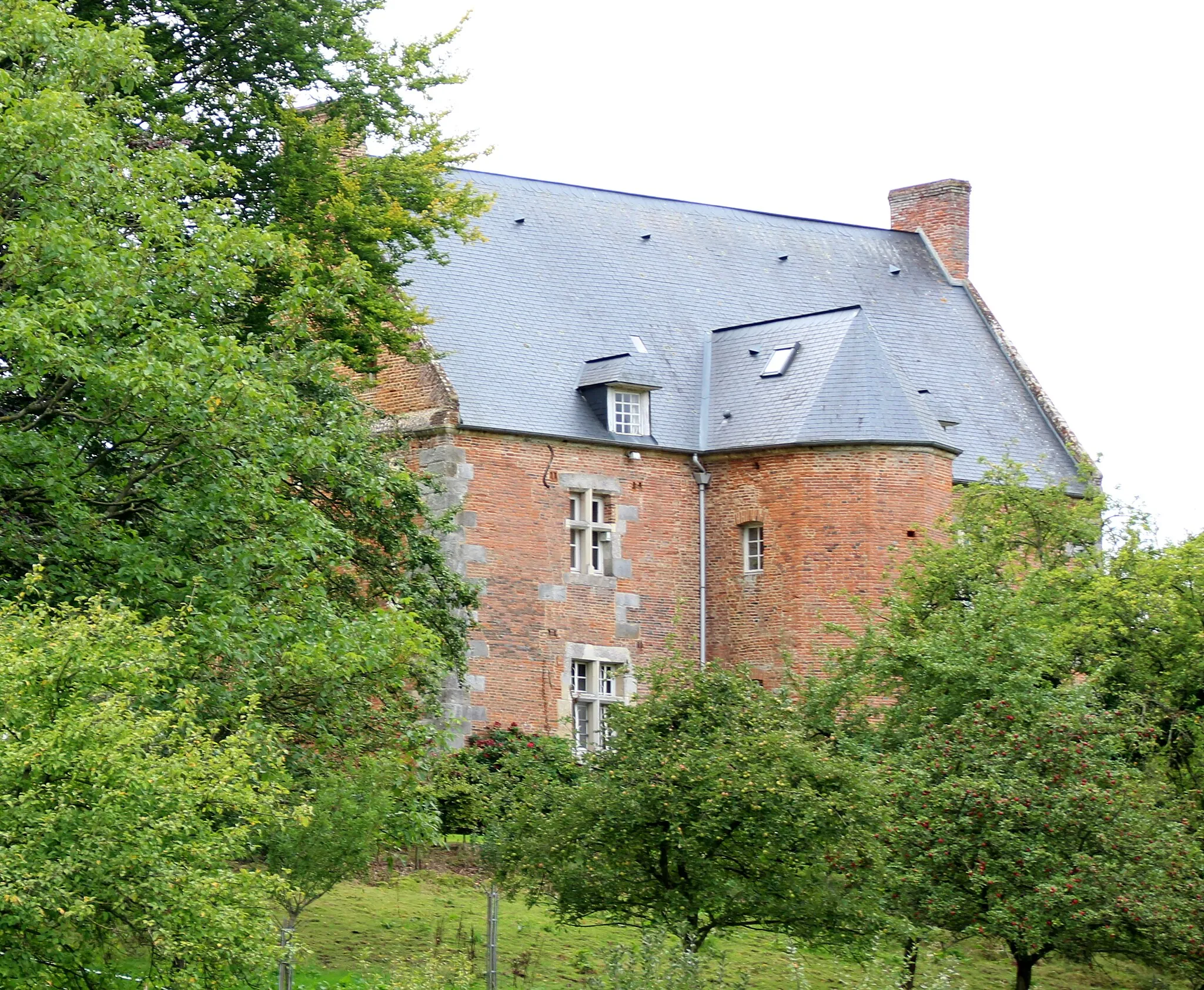 Photo showing: This building is indexed in the base Mérimée, a database of architectural heritage maintained by the French Ministry of Culture, under the reference PA76000083 .