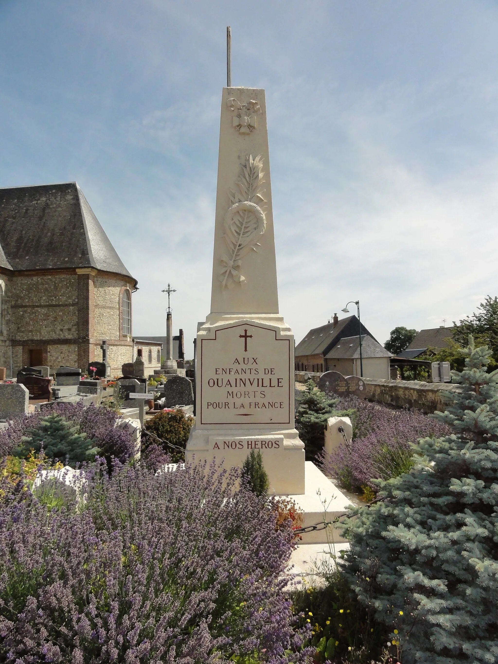 Photo showing: Ouainville (Seine-Mar.) monument aux morts