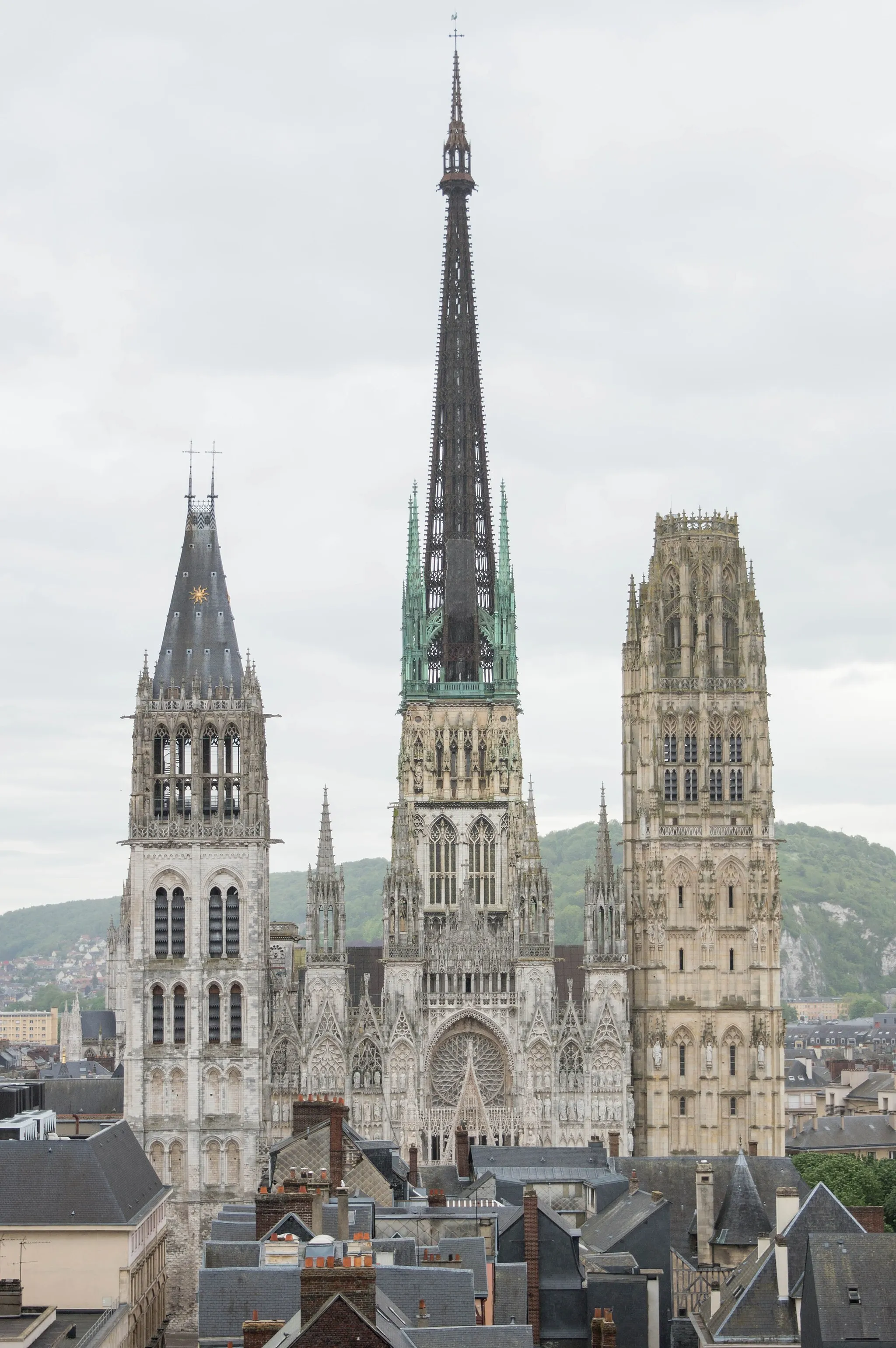 Photo showing: The Cathédrale Notre-Dame de Rouen seen from the Tour du Beffroi.