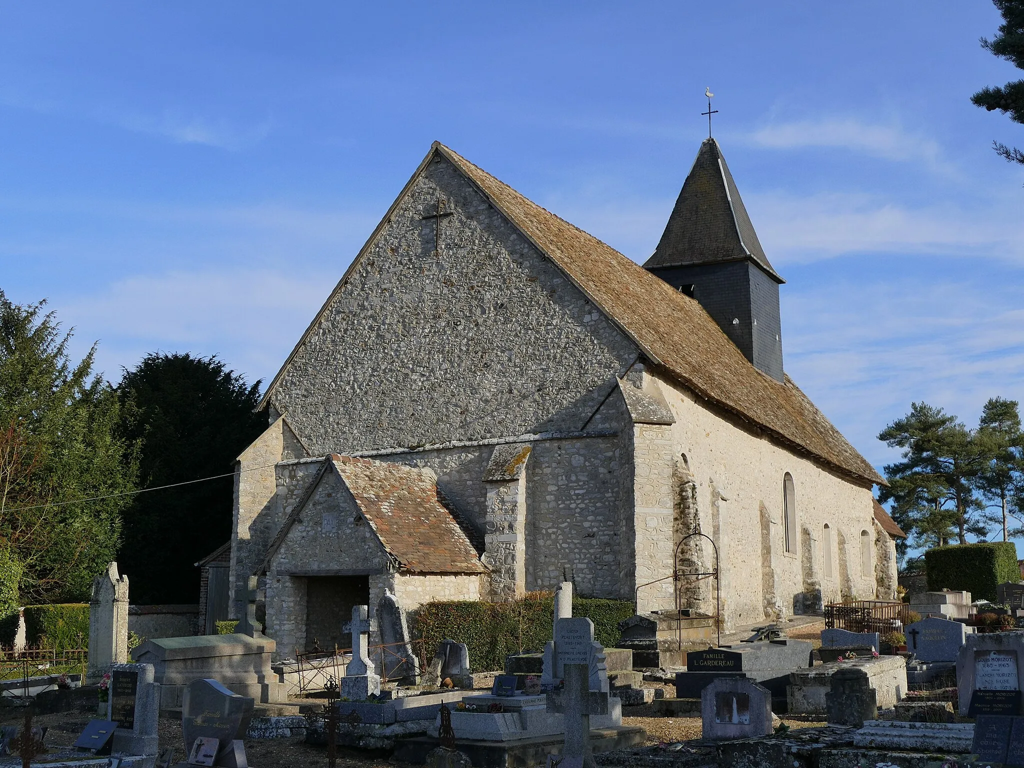 Photo showing: Saint-Peter's church in Oulins (Eure-et-Loir, Centre, France).