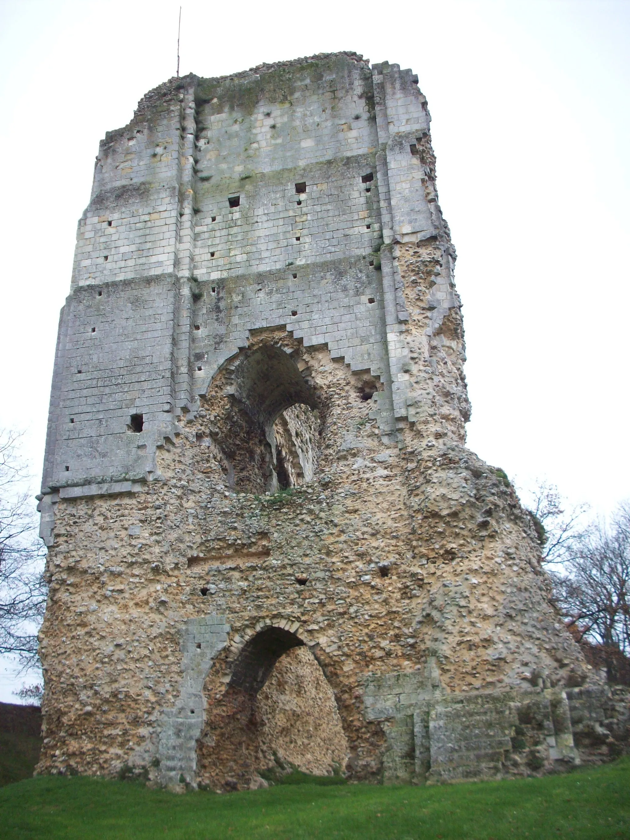 Photo showing: Donjon du château de Brionne.